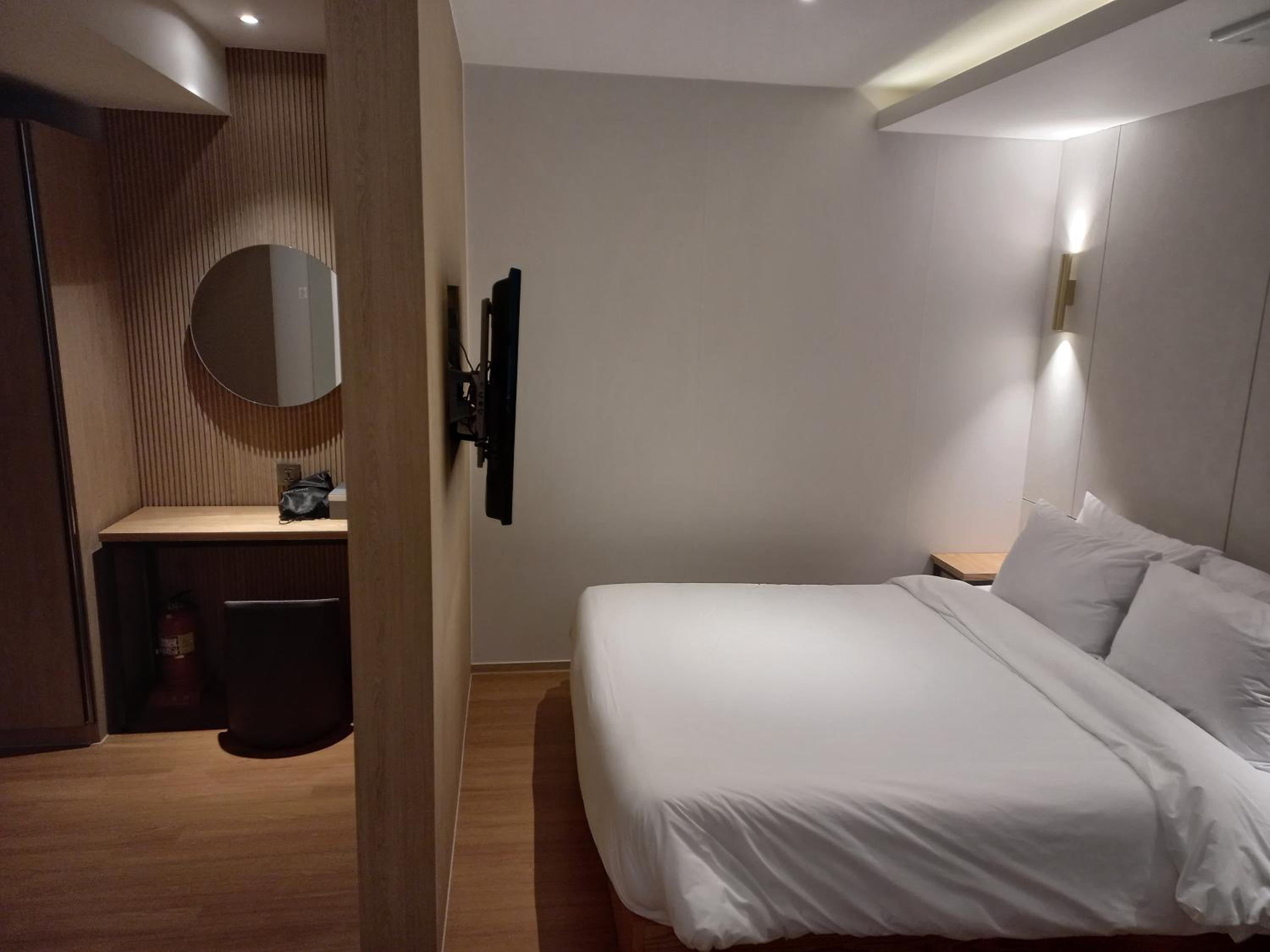 Double Room - Photo 9