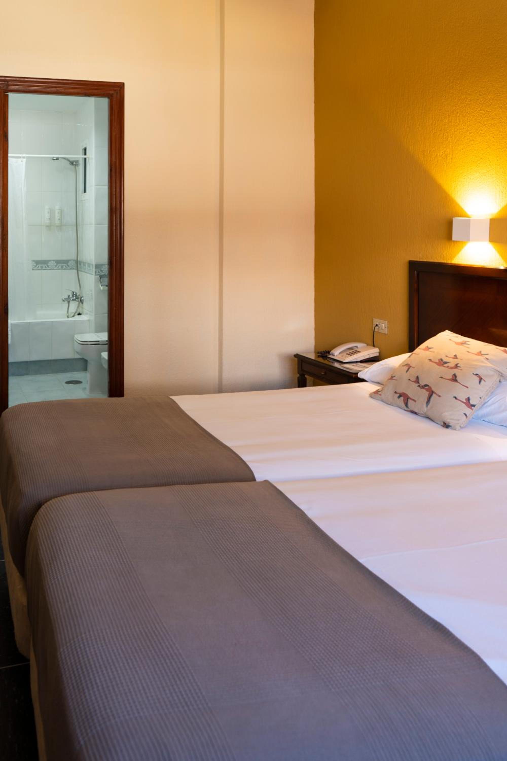 Standard Triple Room photo 2