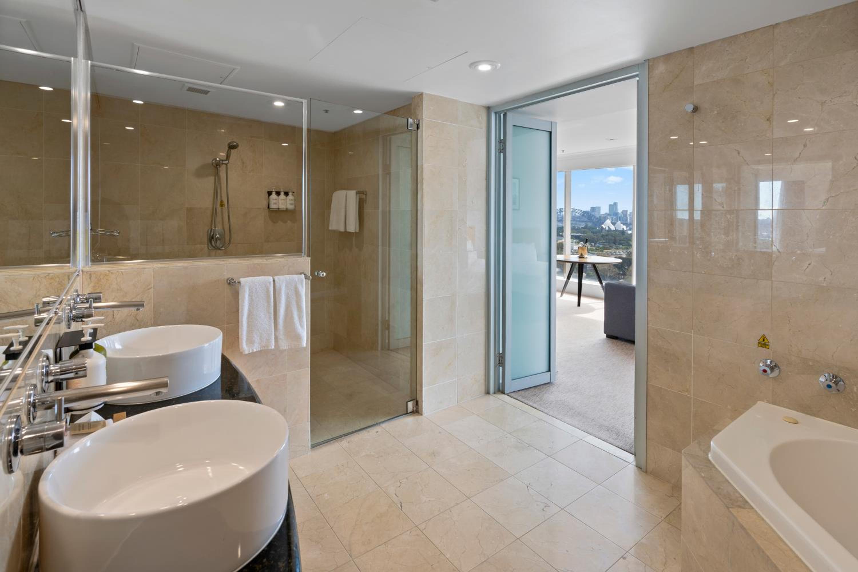 One-Bedroom King Suite with Harbor View thumbnail 6