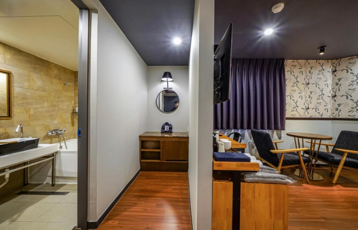 Deluxe Double Room - Photo 8