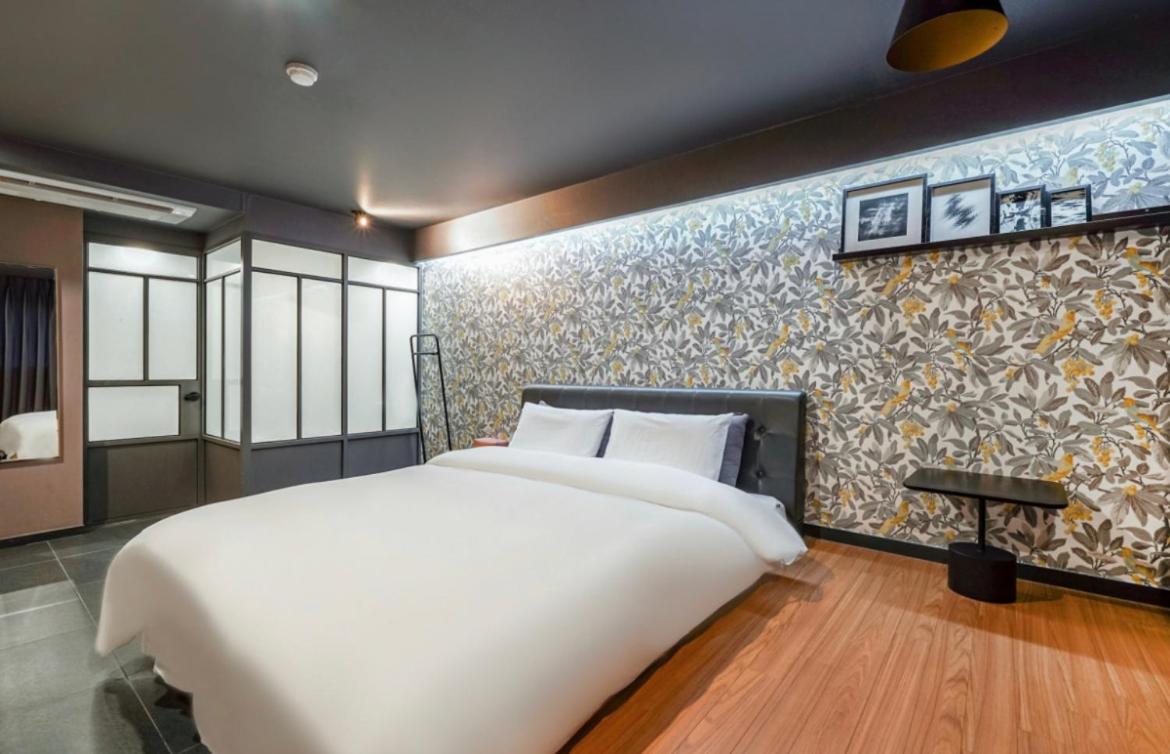 Deluxe Double Room - Photo 12