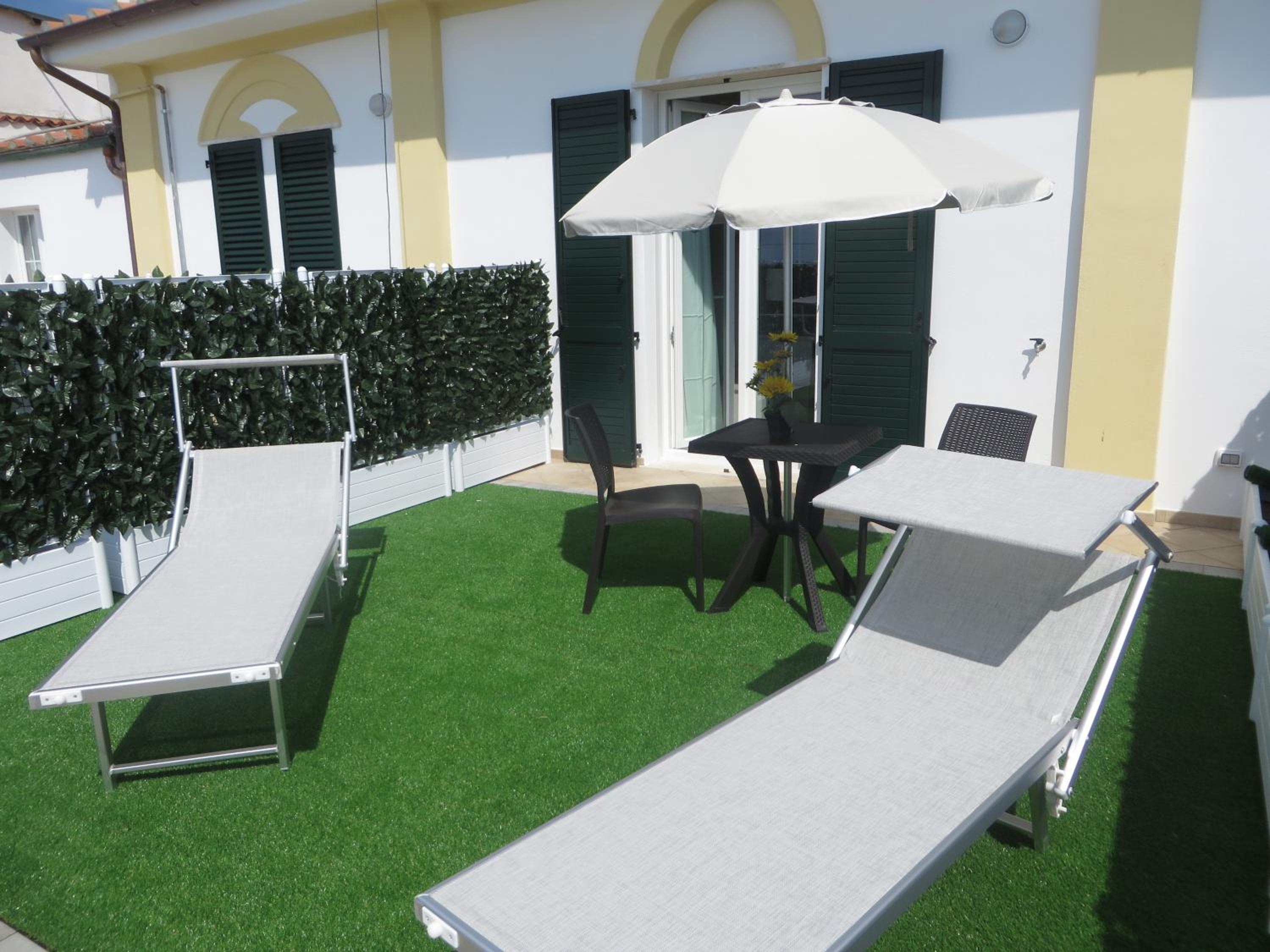 Double or Twin Room with Sea View - Photo 14