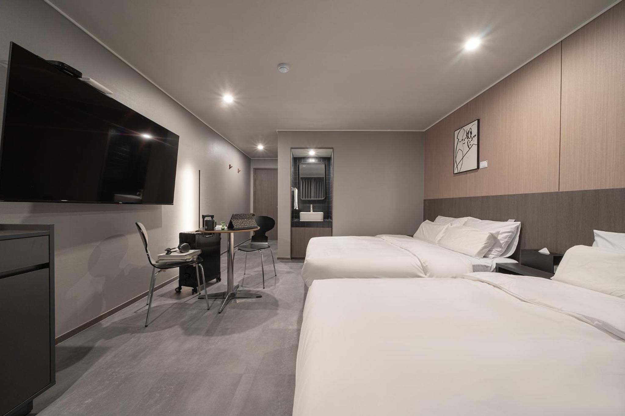 Standard Twin Room - Photo 19