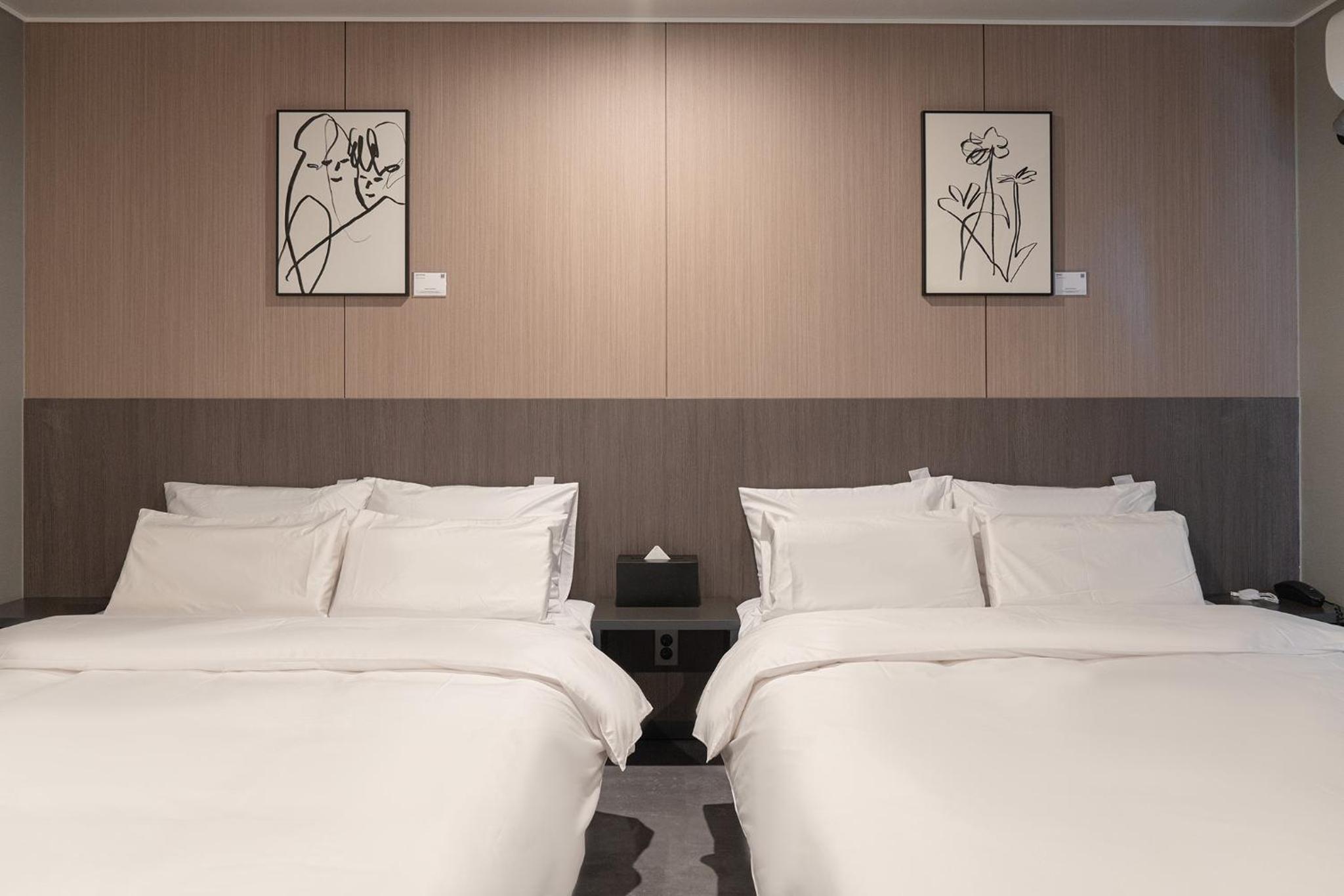 Standard Twin Room - Photo 6