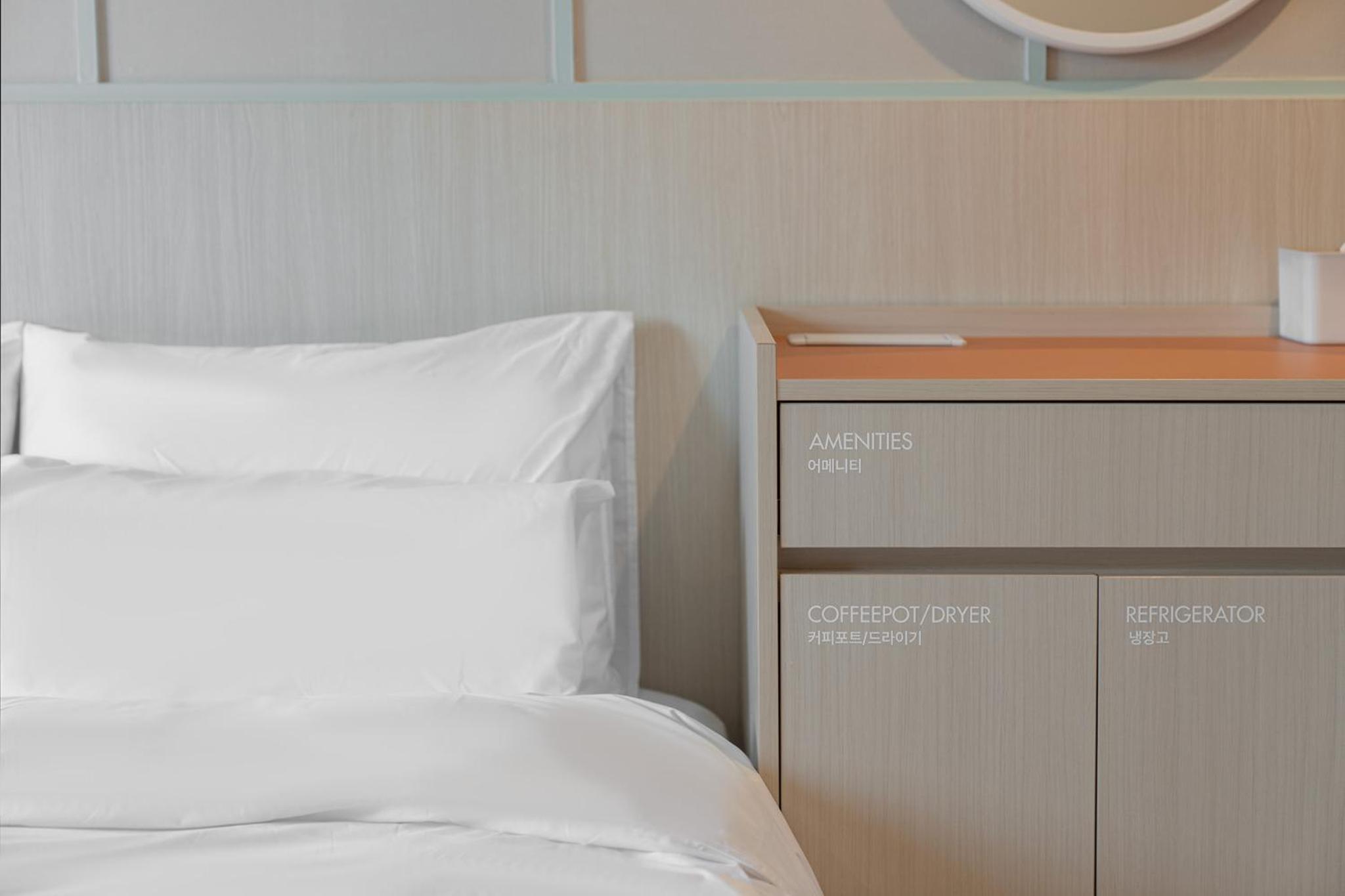Deluxe Double Room with Bartable - Photo 13