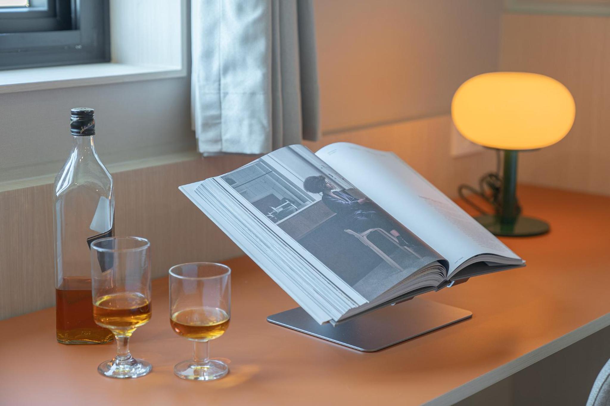 Deluxe Double Room with Bartable - Photo 6