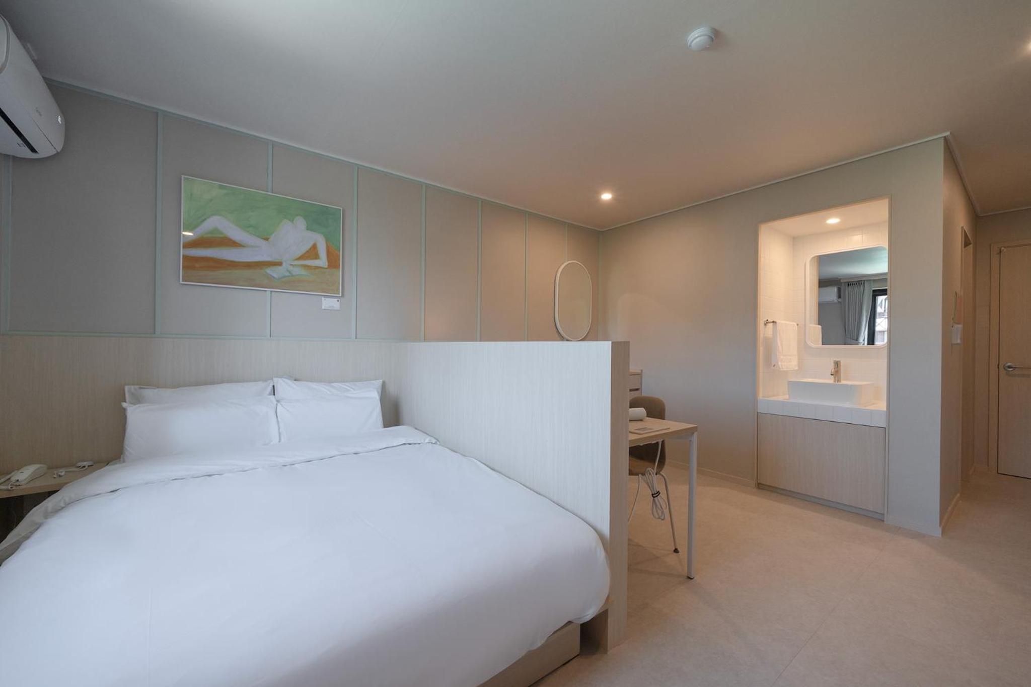 Business Deluxe Double Room - Photo 16