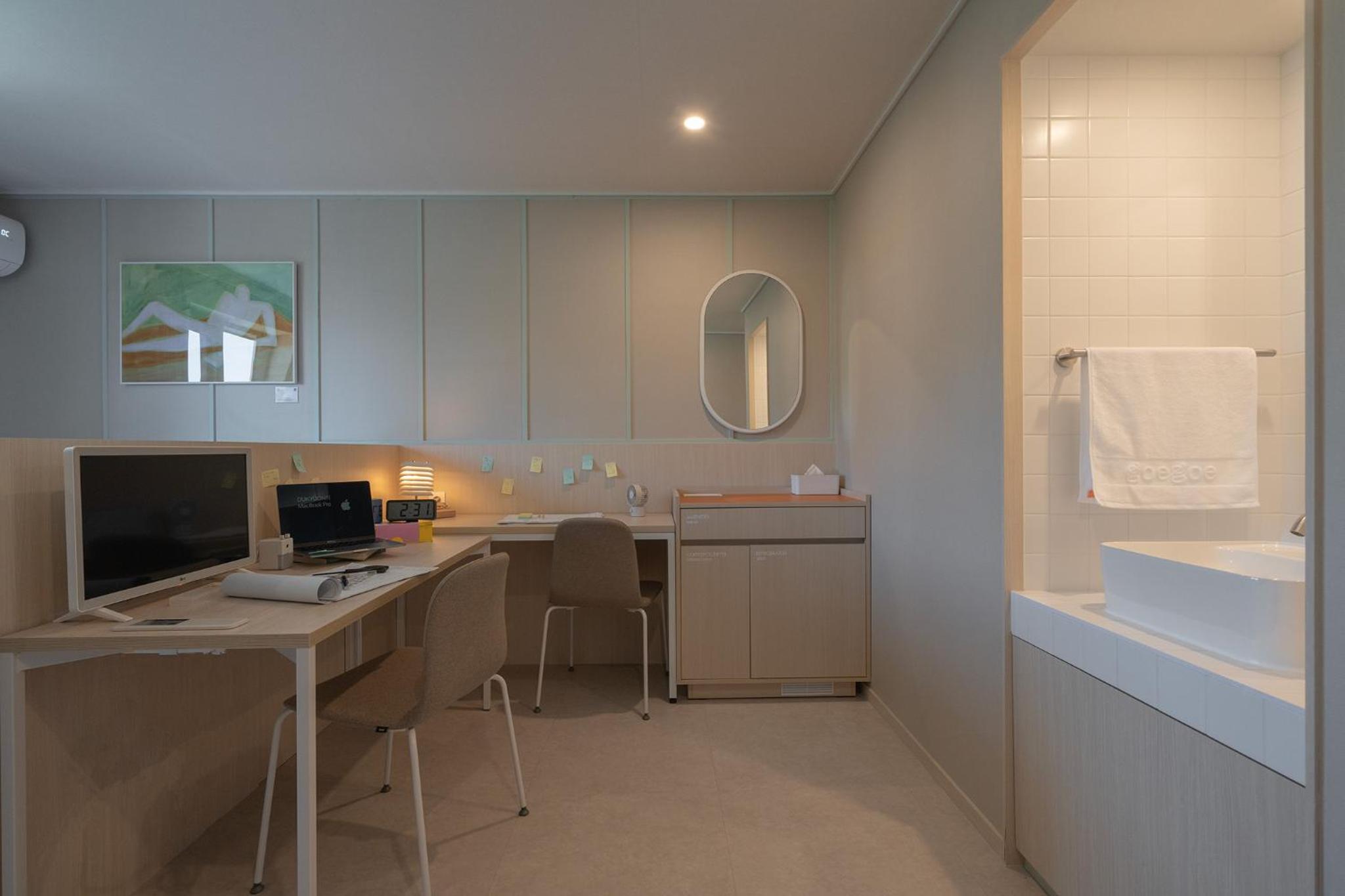 Business Deluxe Double Room - Photo 9