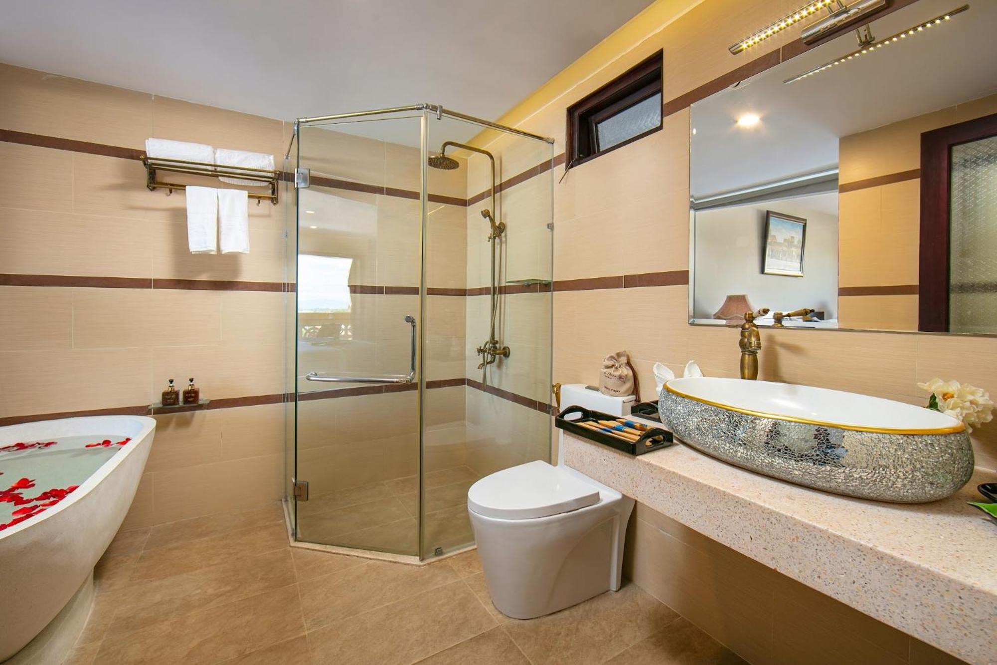 Premium Double/Twin With River View & Balcony - Photo 17