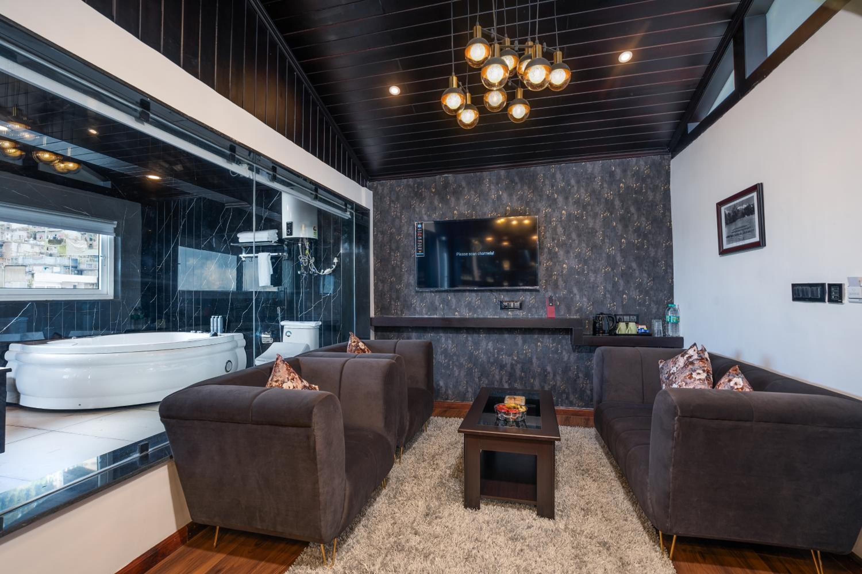 Executive Suite with Jacuzzi - Photo 9