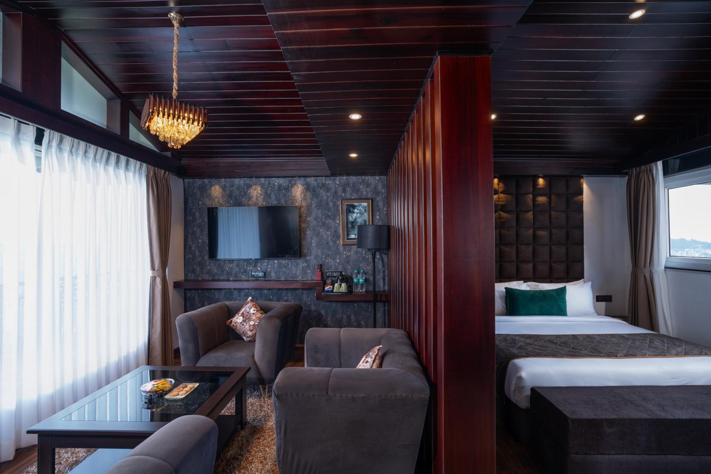 Executive Suite with Jacuzzi - Photo 6