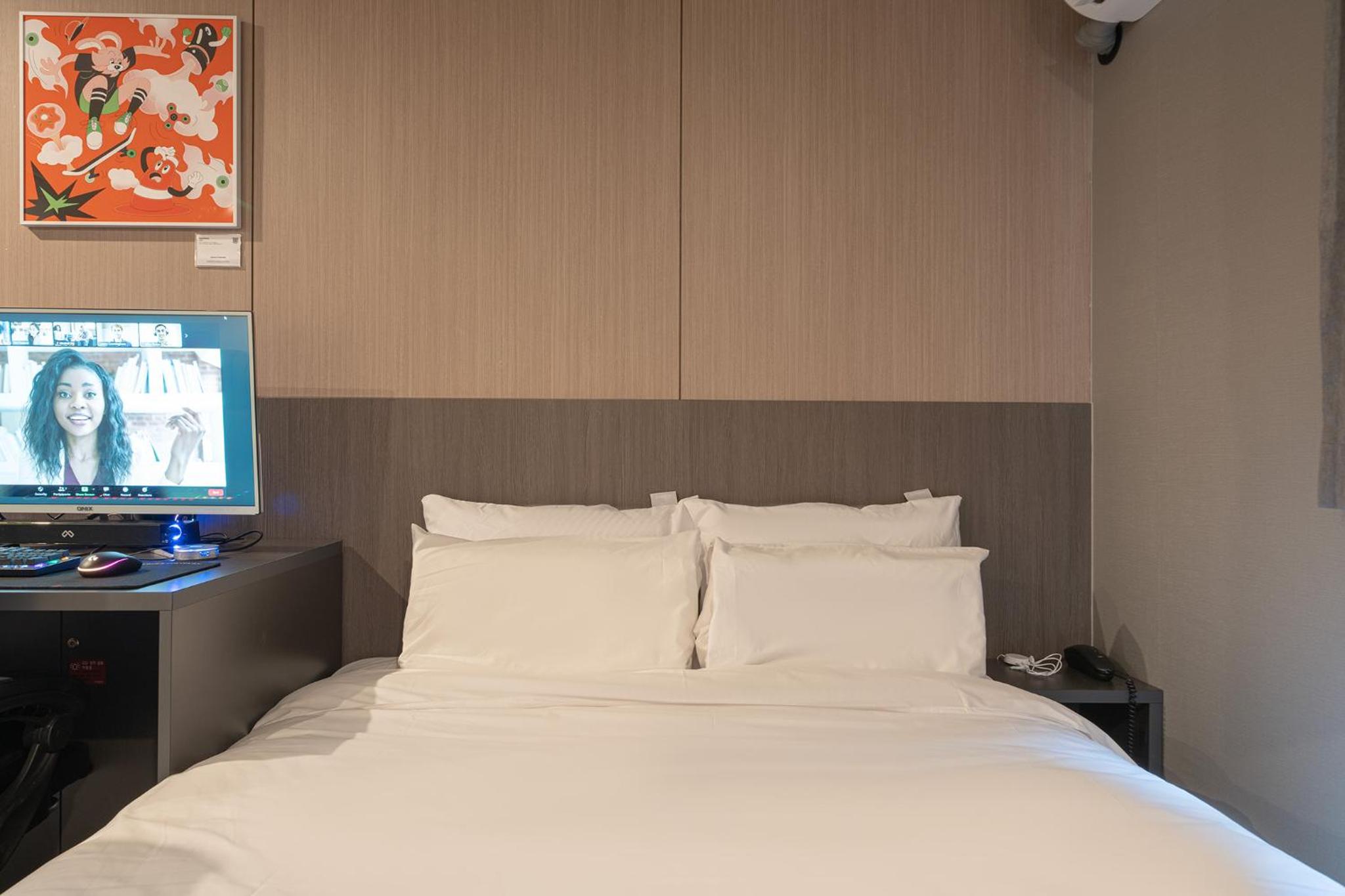 Suite with 2 Computers - Photo 9