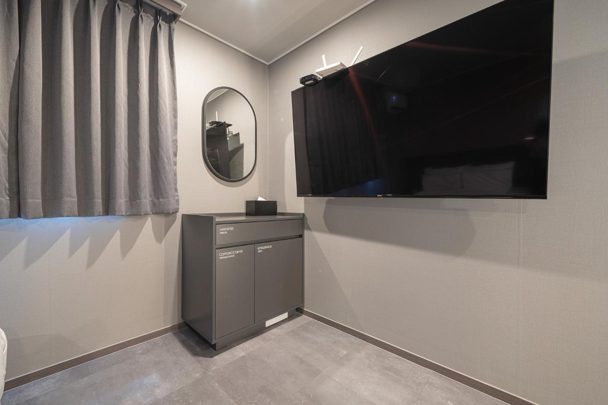 Suite with 2 Computers - Photo 12