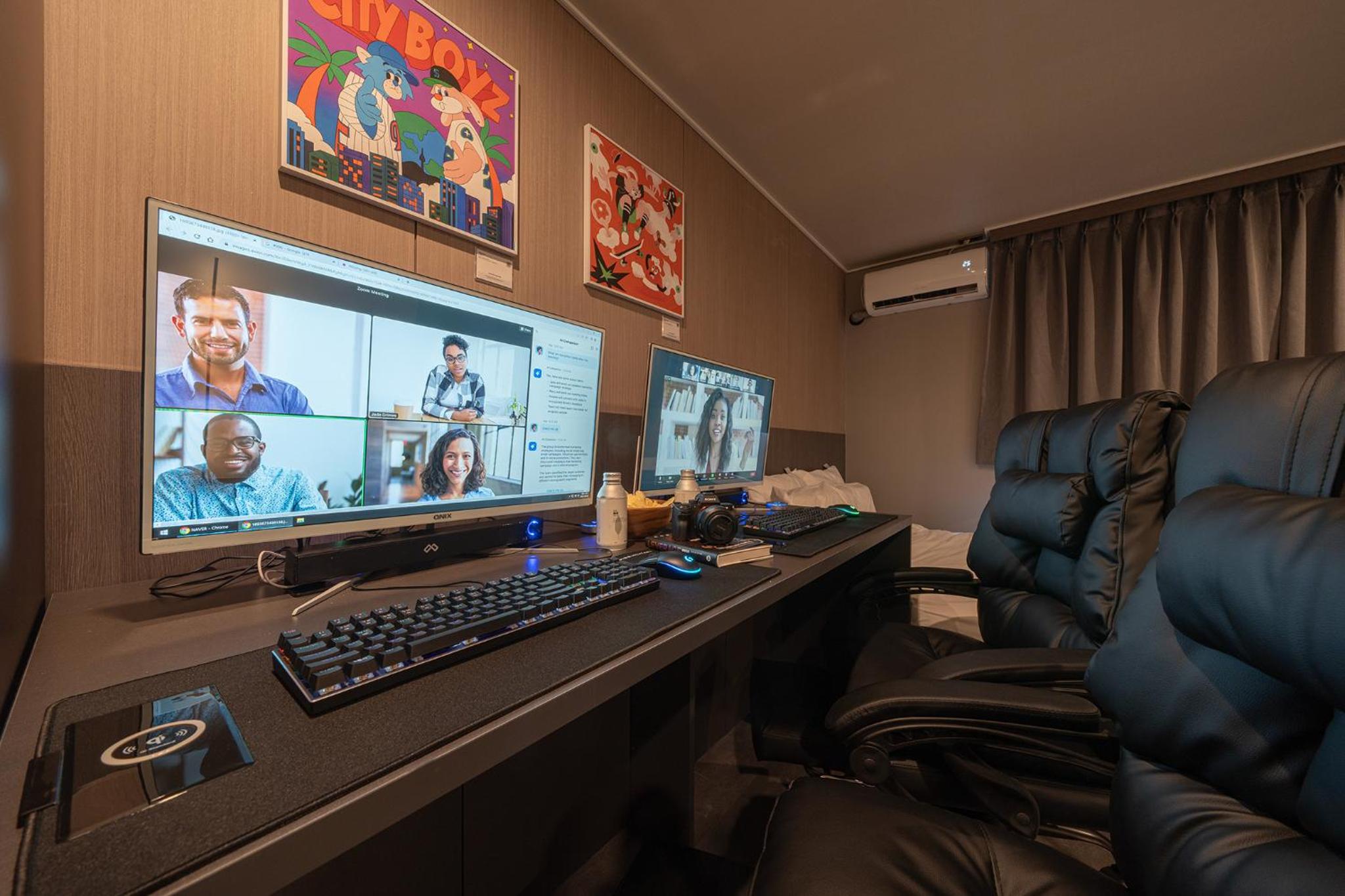 Suite with 2 Computers - Photo 10