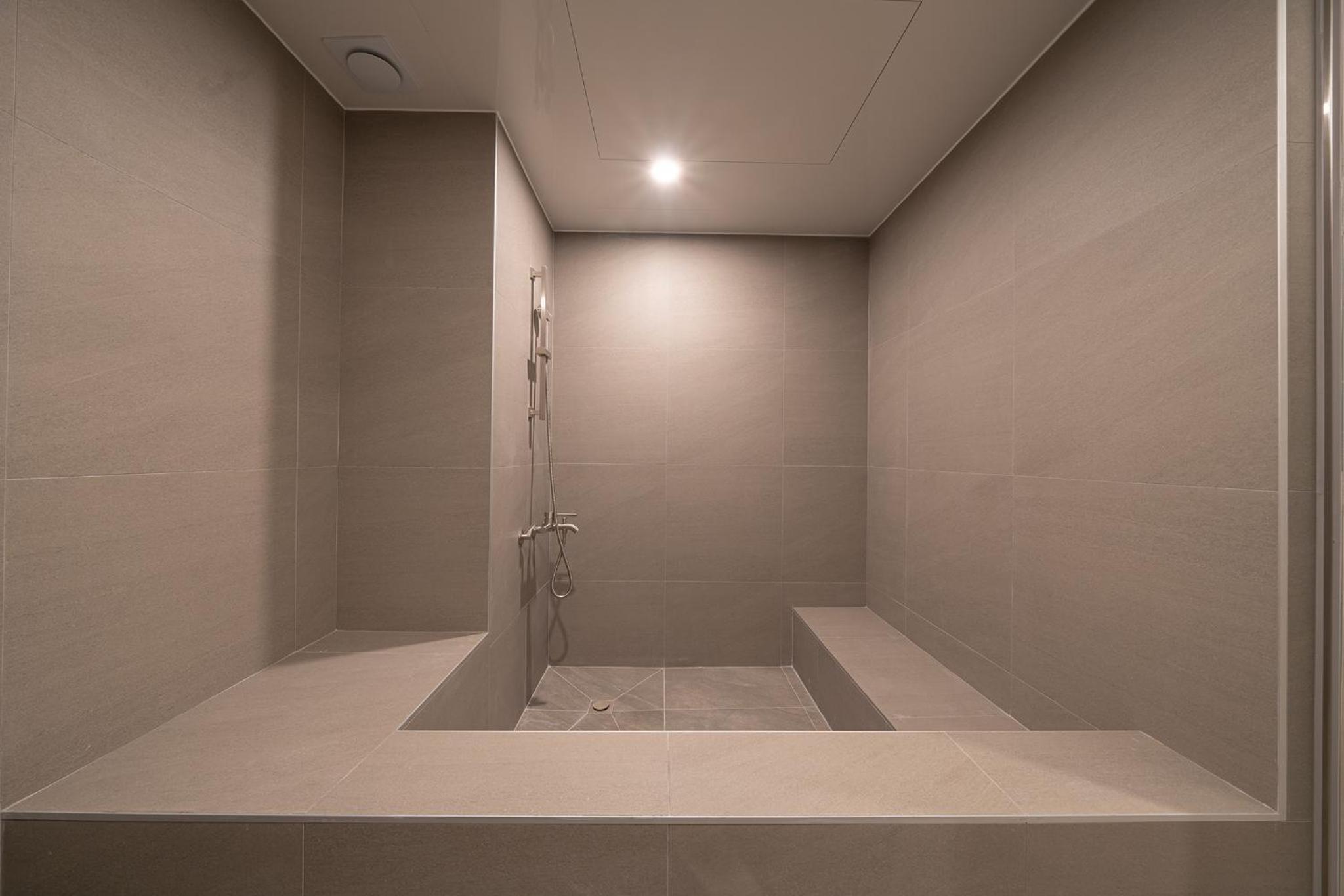 Penthouse Suite - Photo 28