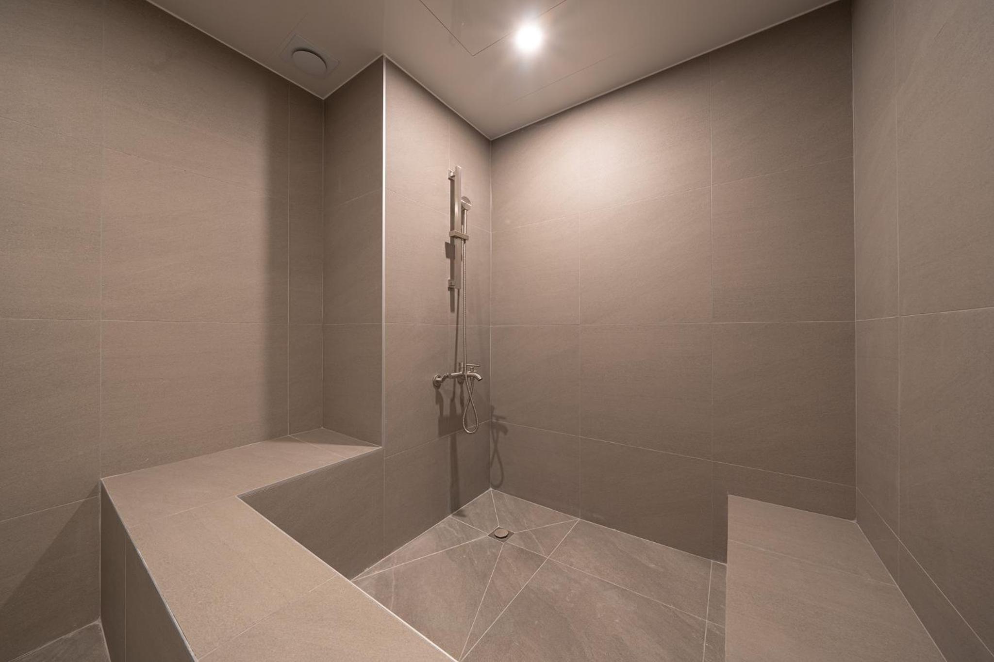 Penthouse Suite - Photo 29