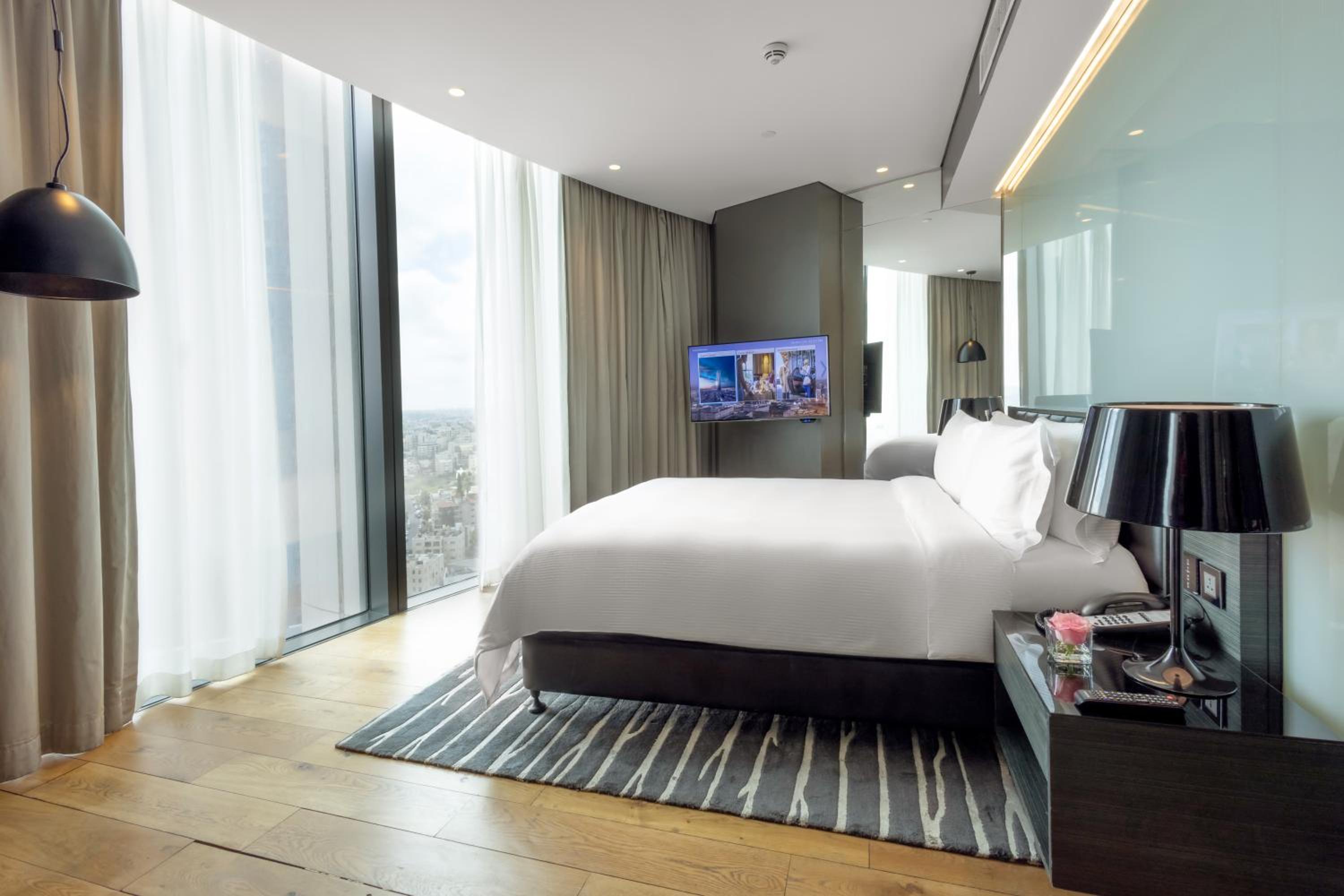 One Bedroom Suite with lounge access City View photo 1