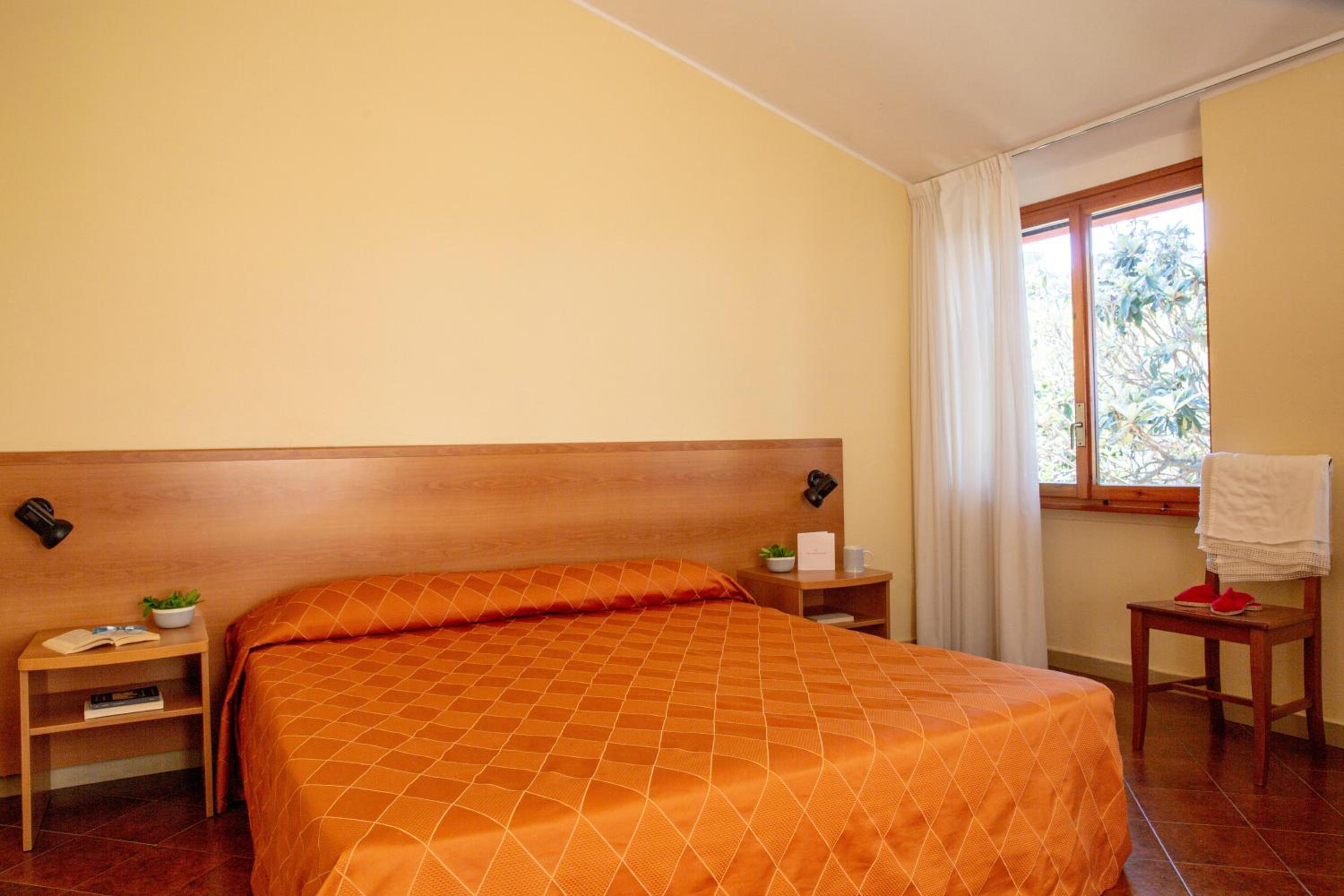 Deluxe Two-Bedroom Apartment - Photo 7