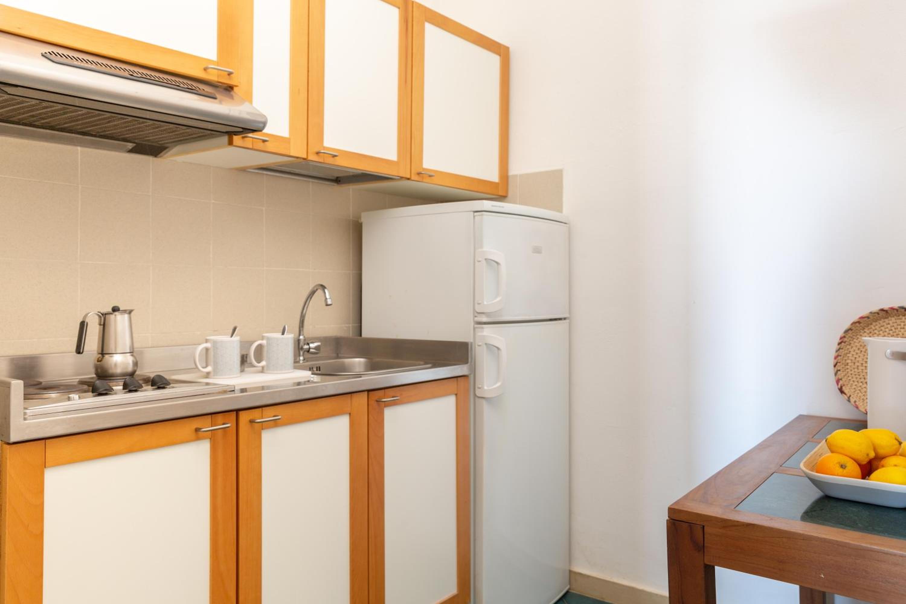 Superior One-Bedroom Apartment - Photo 9