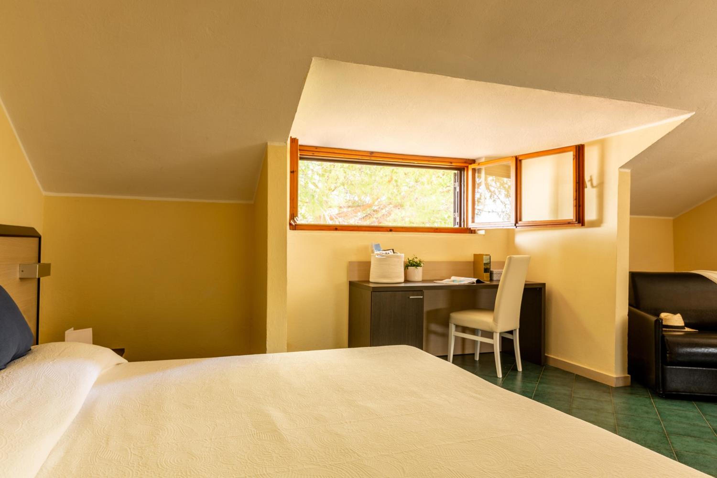 Economy Triple Room - Photo 1