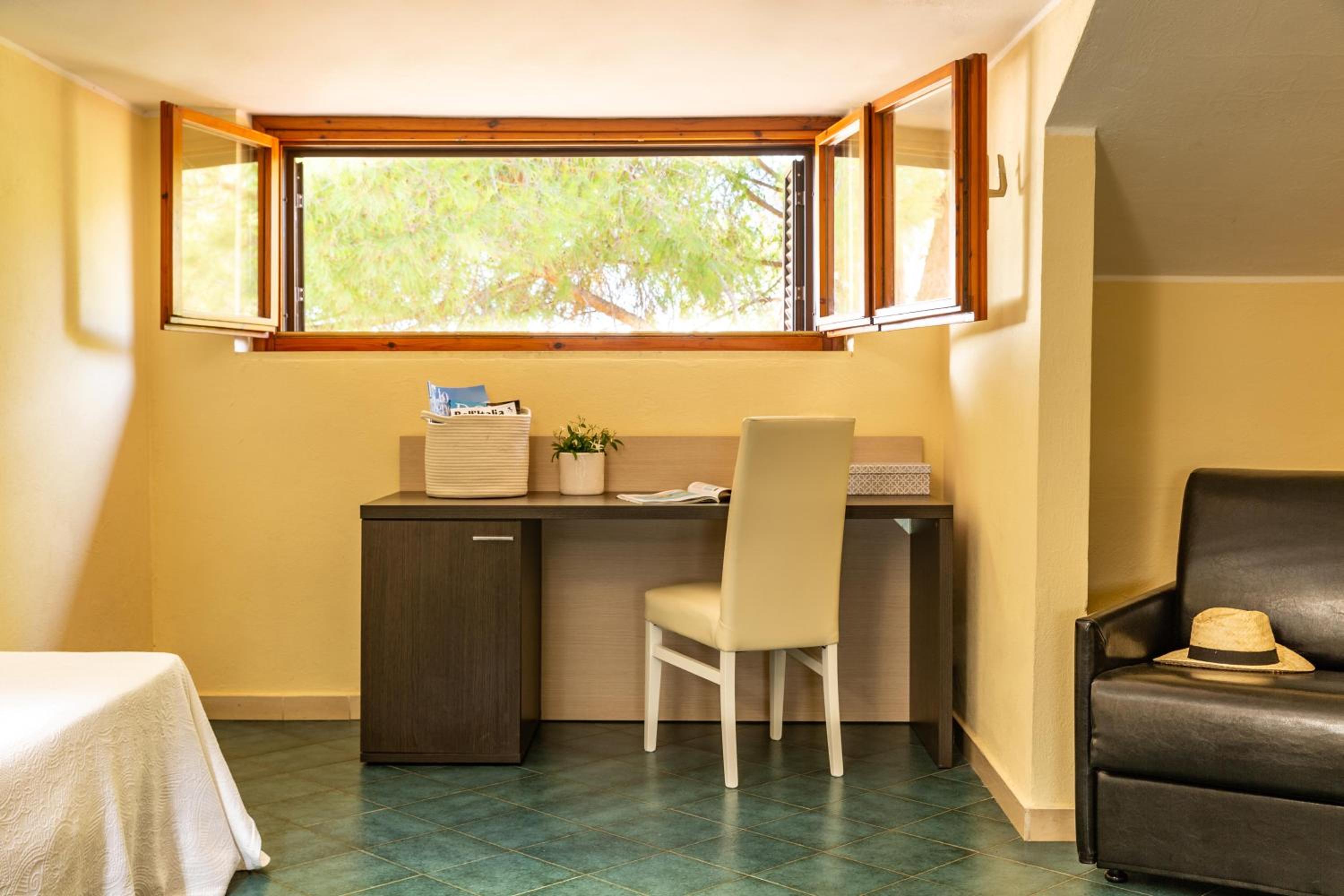 Economy Triple Room - Photo 4