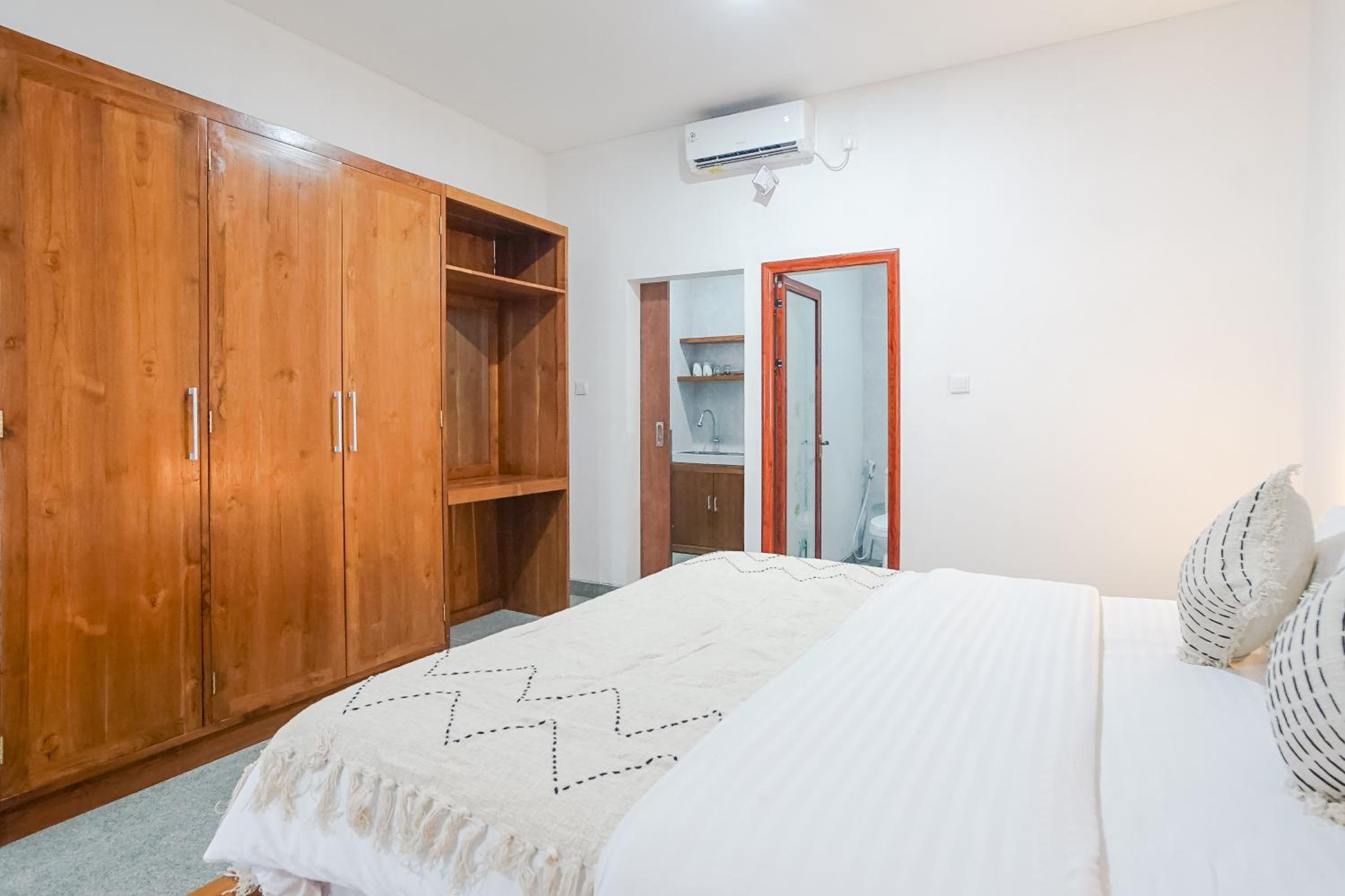 Deluxe Double Room - Photo 23