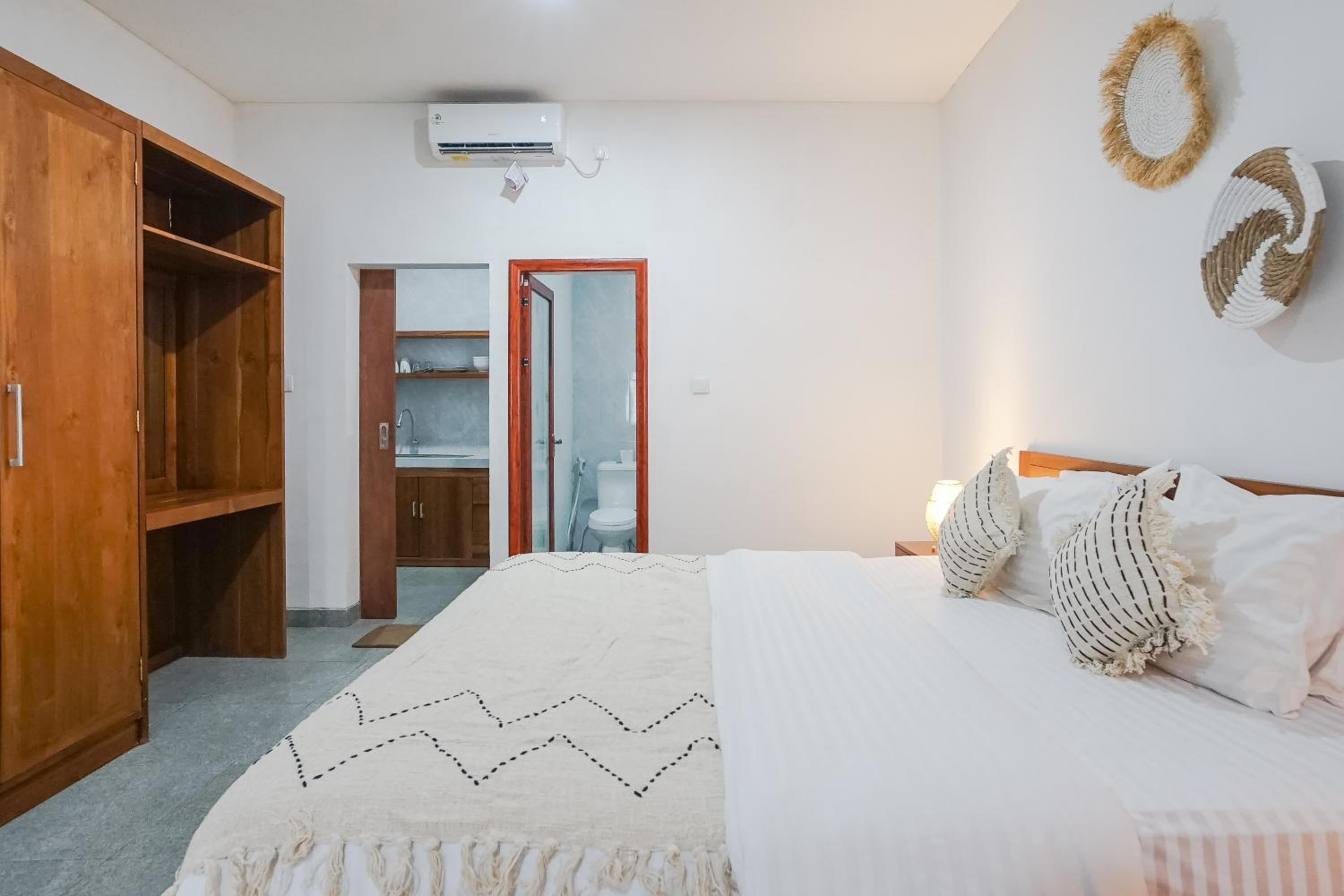 Deluxe Double Room - Photo 10