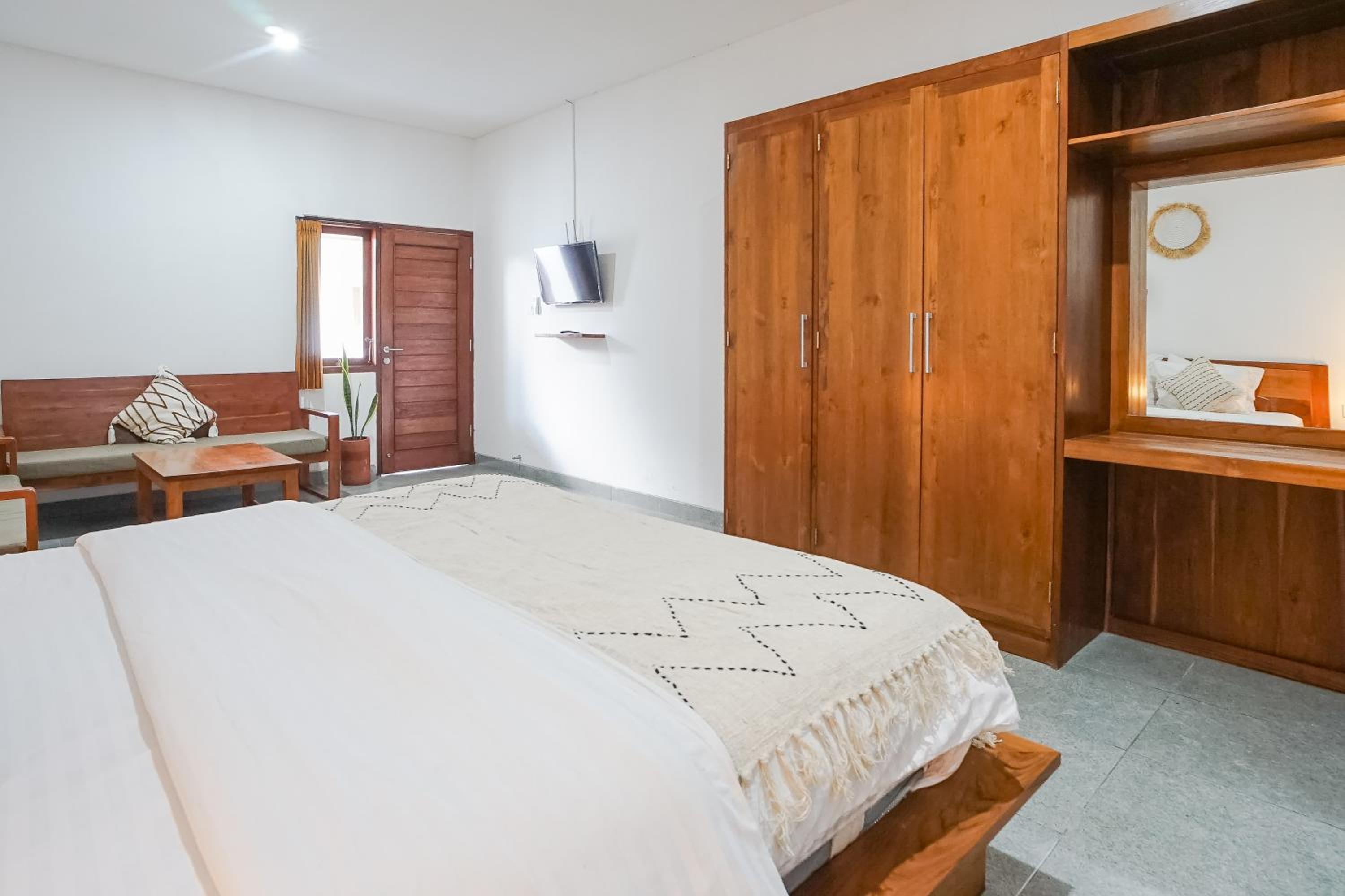 Deluxe Double Room - Photo 14