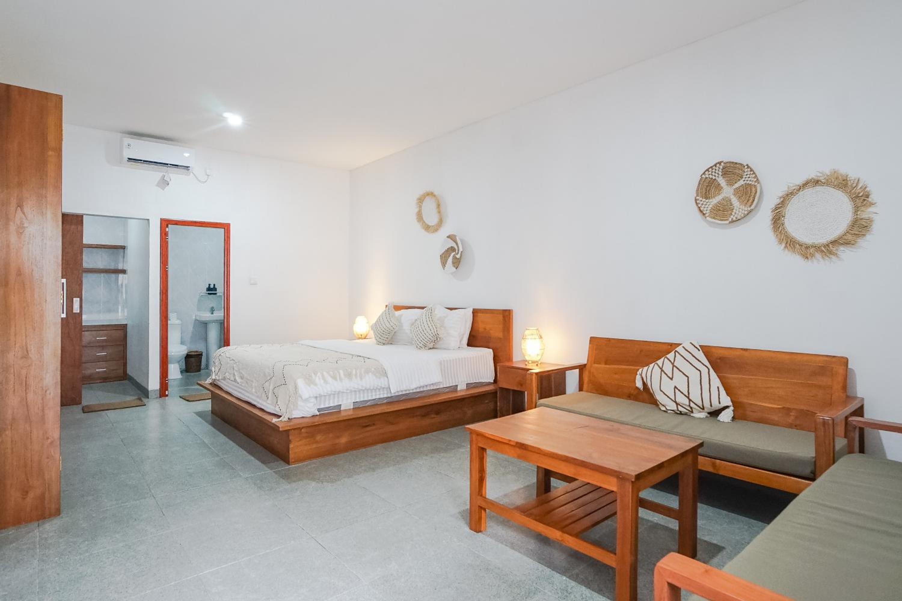 Deluxe Double Room - Photo 21