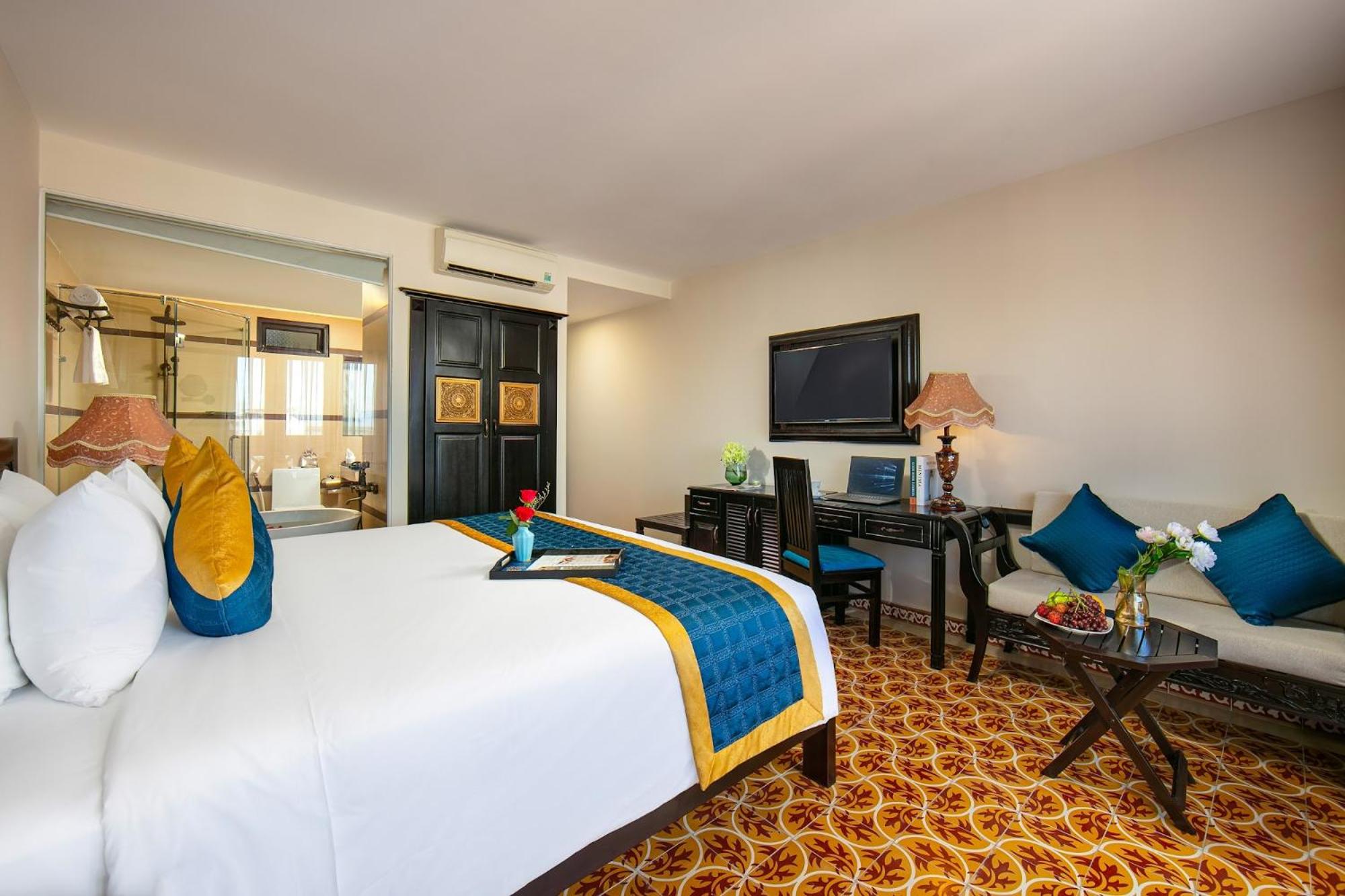 Premium Double/Twin With River View & Balcony - Photo 7