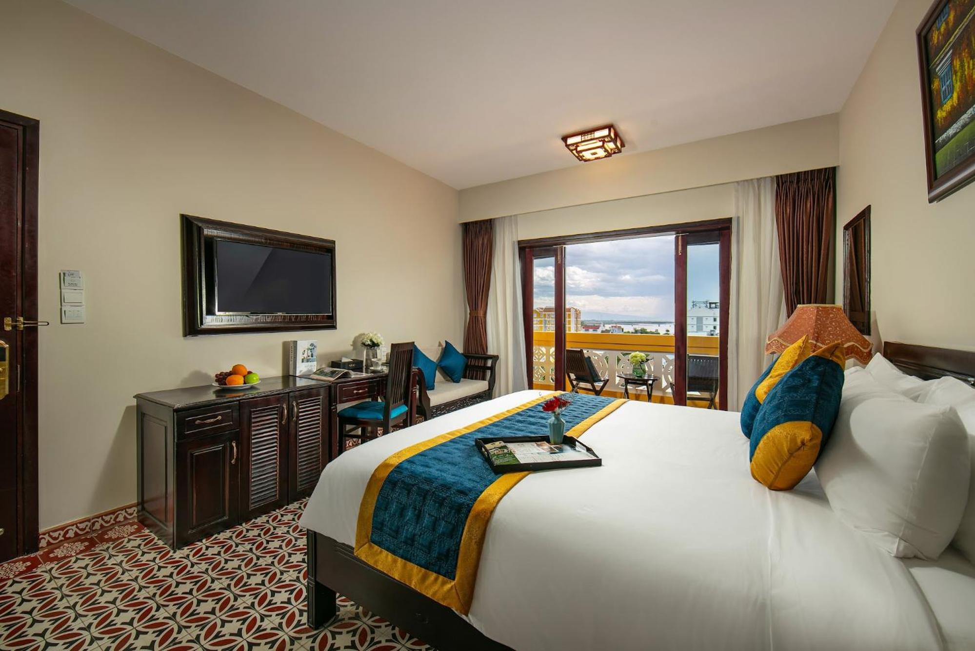Premium Double/Twin With River View & Balcony - Photo 3