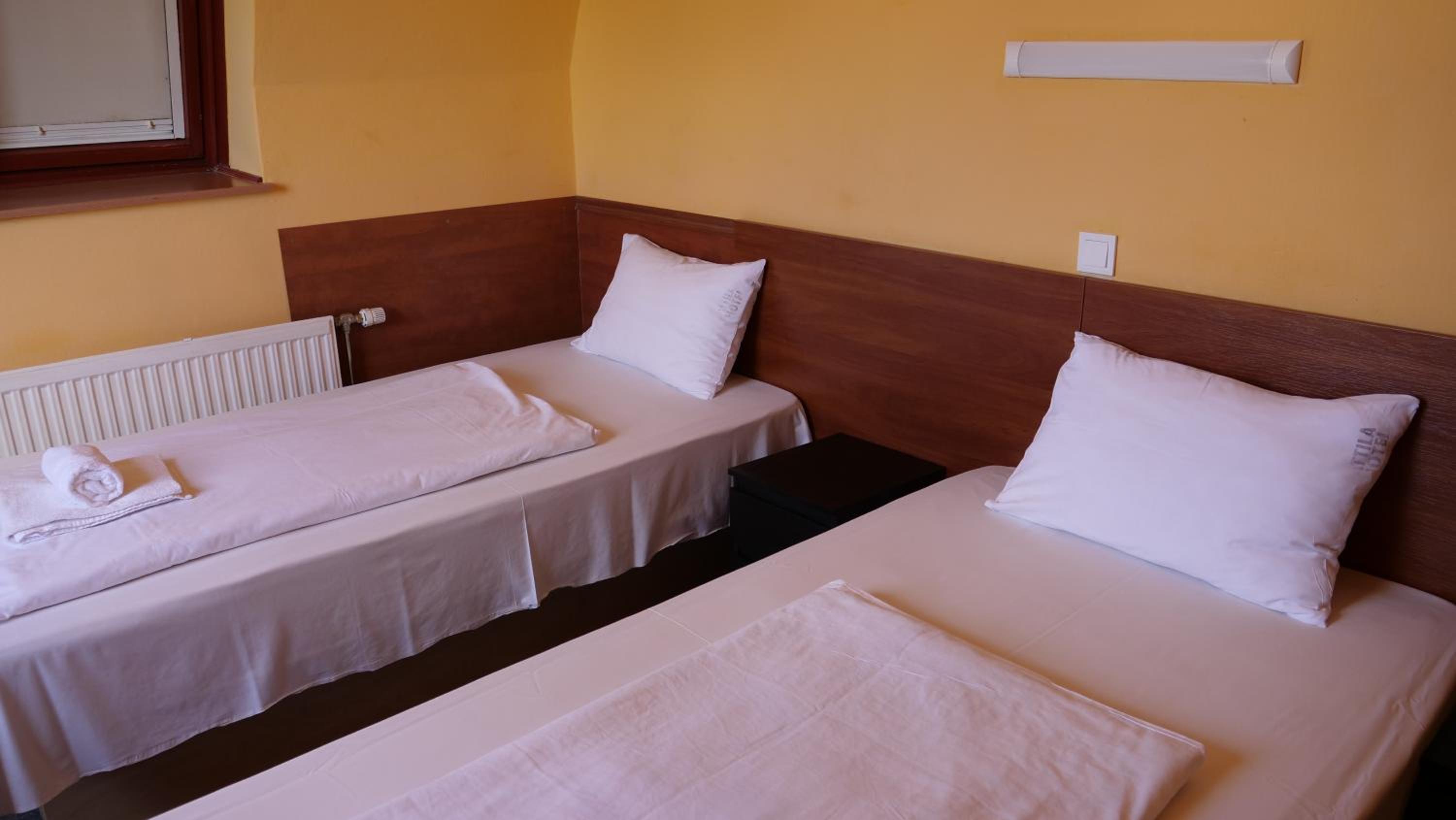 Standard Twin Room - Photo 4