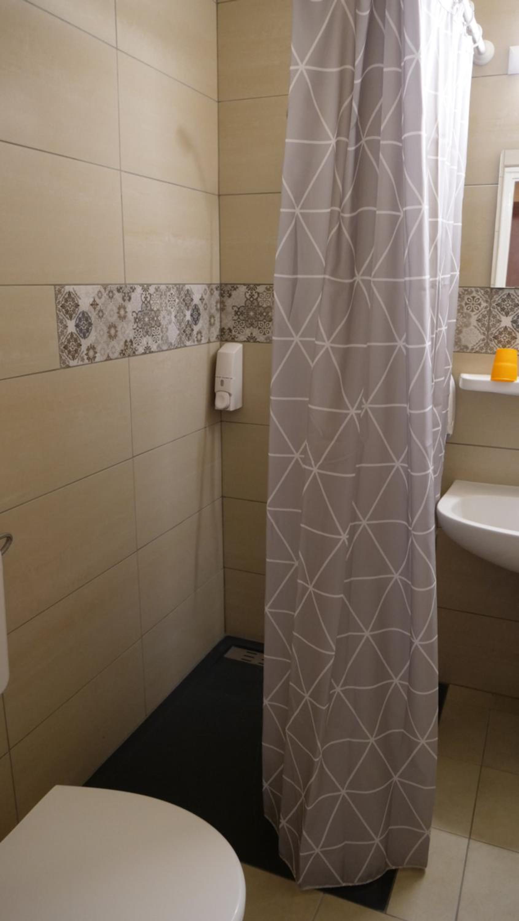 Standard Twin Room - Photo 5