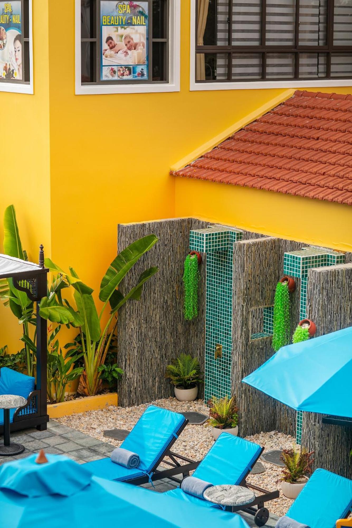 Trendy Double/Twin Room With Pool View & Balcony - Photo 15