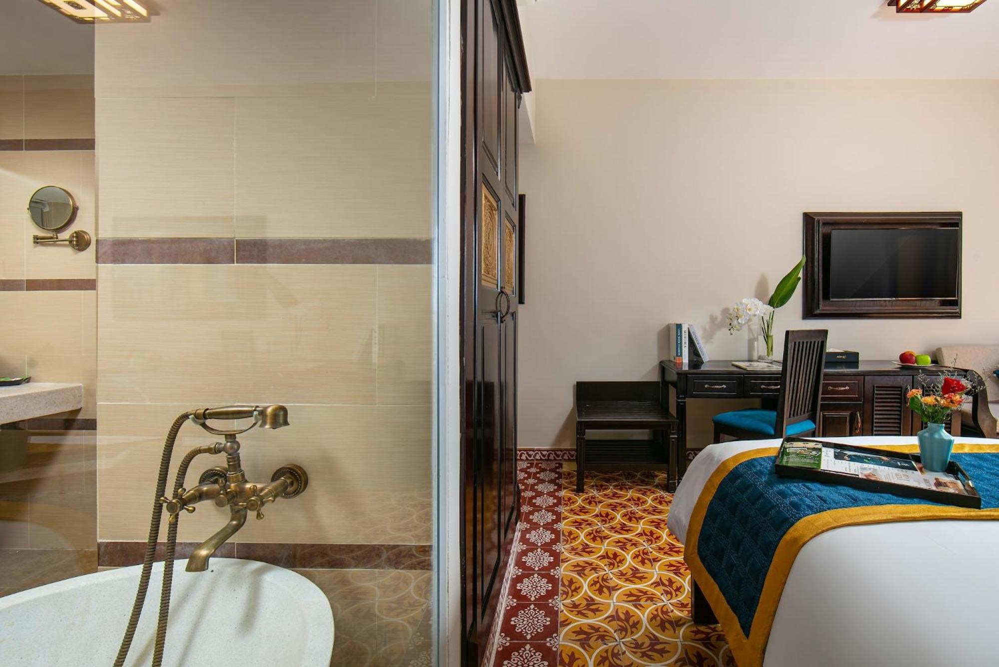 Trendy Double/Twin Room With Pool View & Balcony - Photo 9