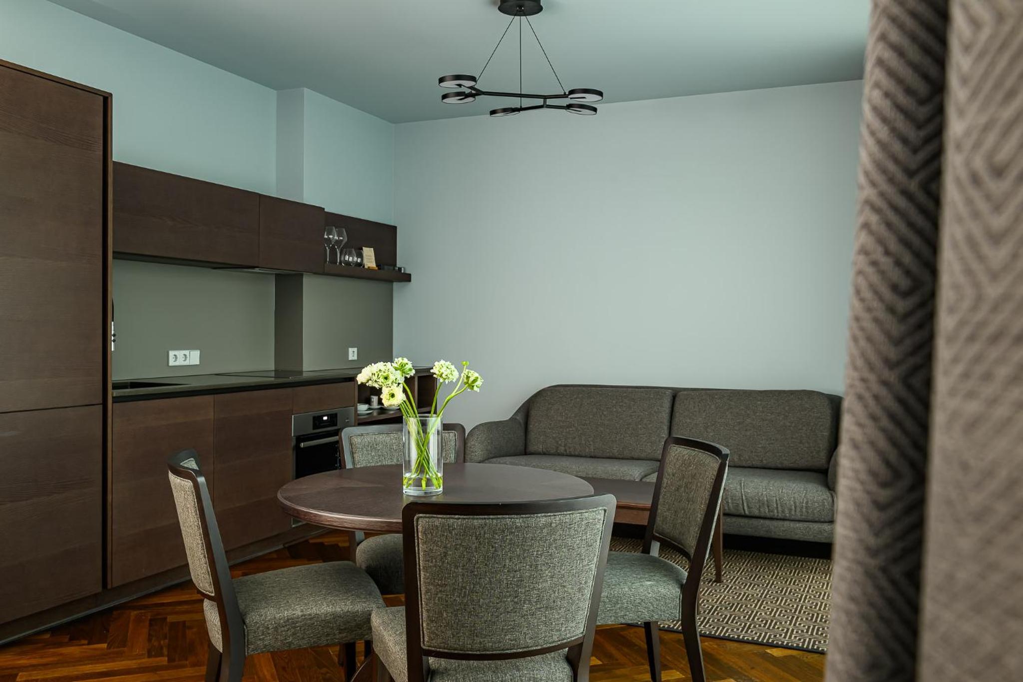 One-Bedroom Apartment - Photo 25