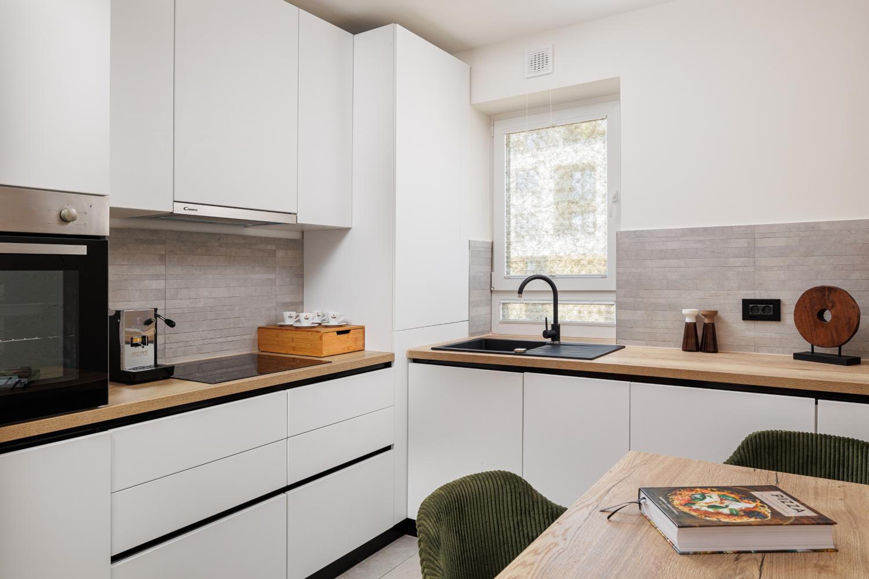 One-Bedroom Apartment - Photo 2