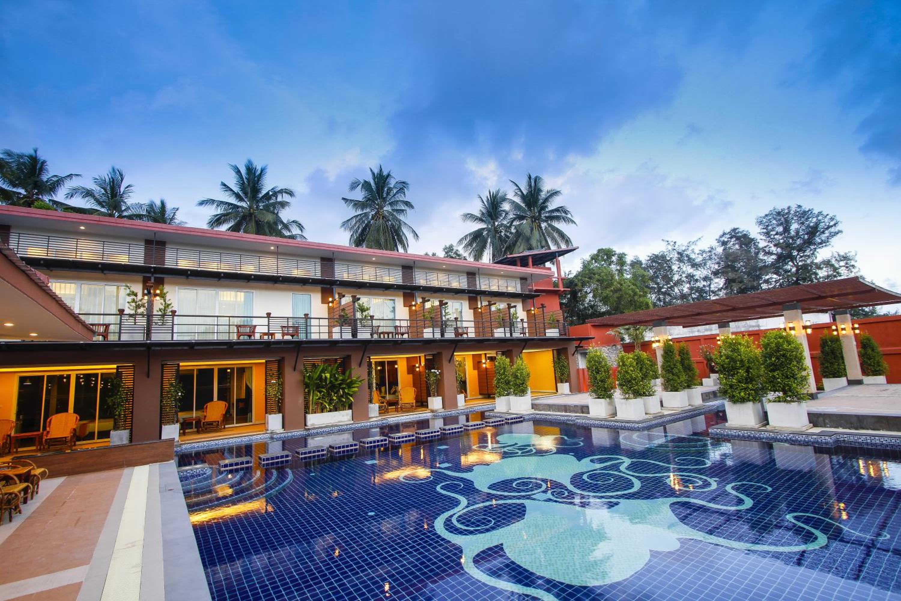 Deluxe Twin Room with Pool Access photo 3