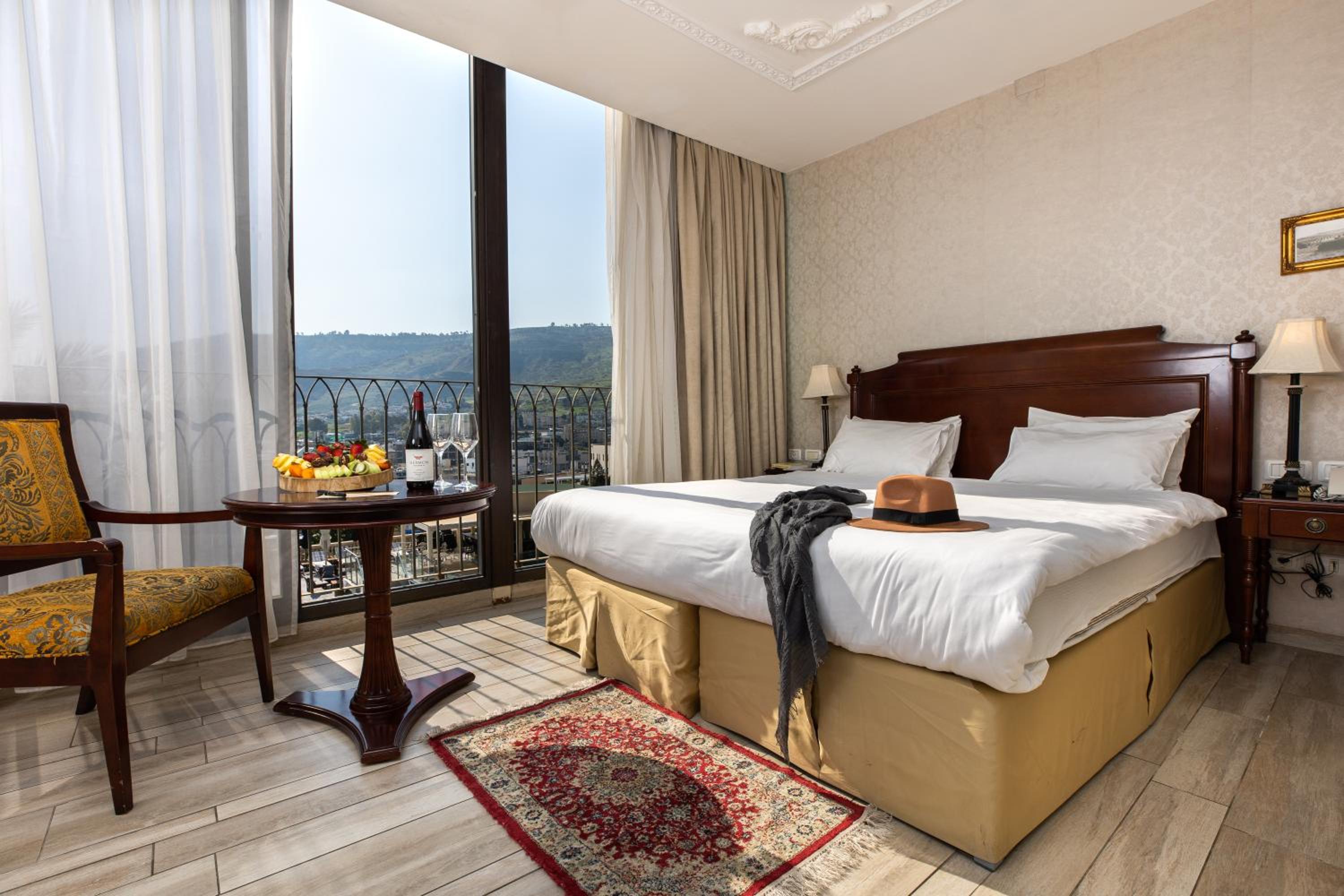 Deluxe Room (2 Adults + 1 Child) photo 2