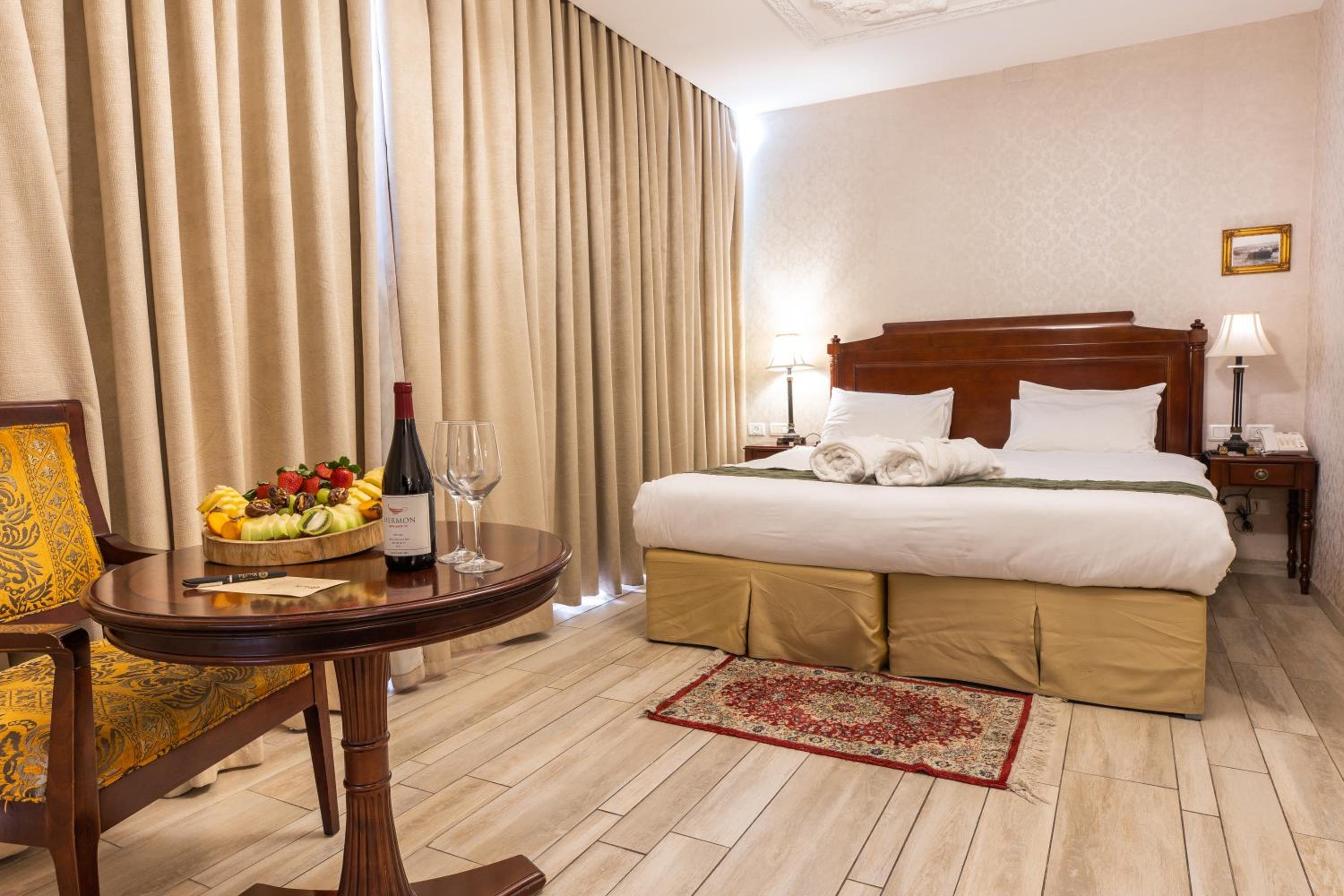 Deluxe Room (2 Adults + 1 Child) photo 1