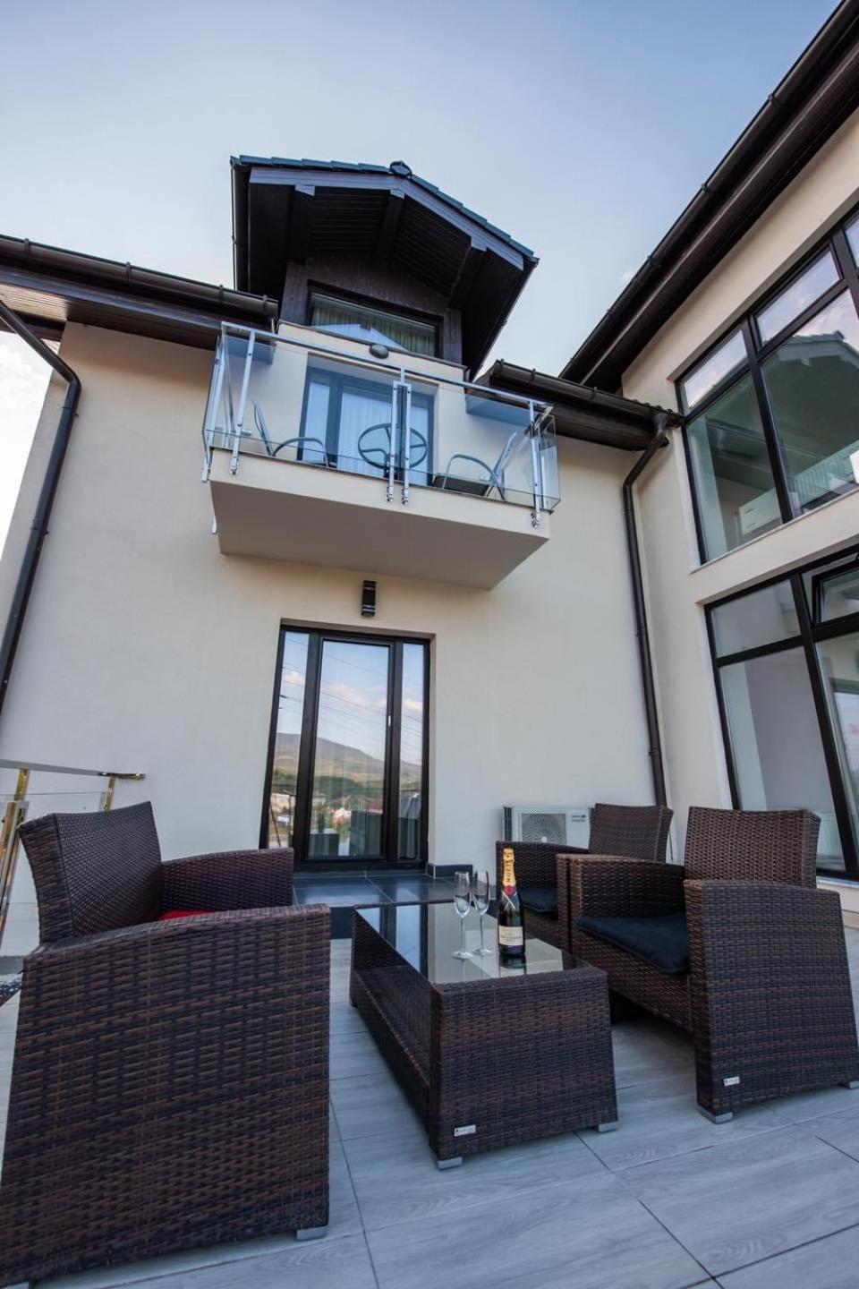 King Room with Balcony - Photo 2