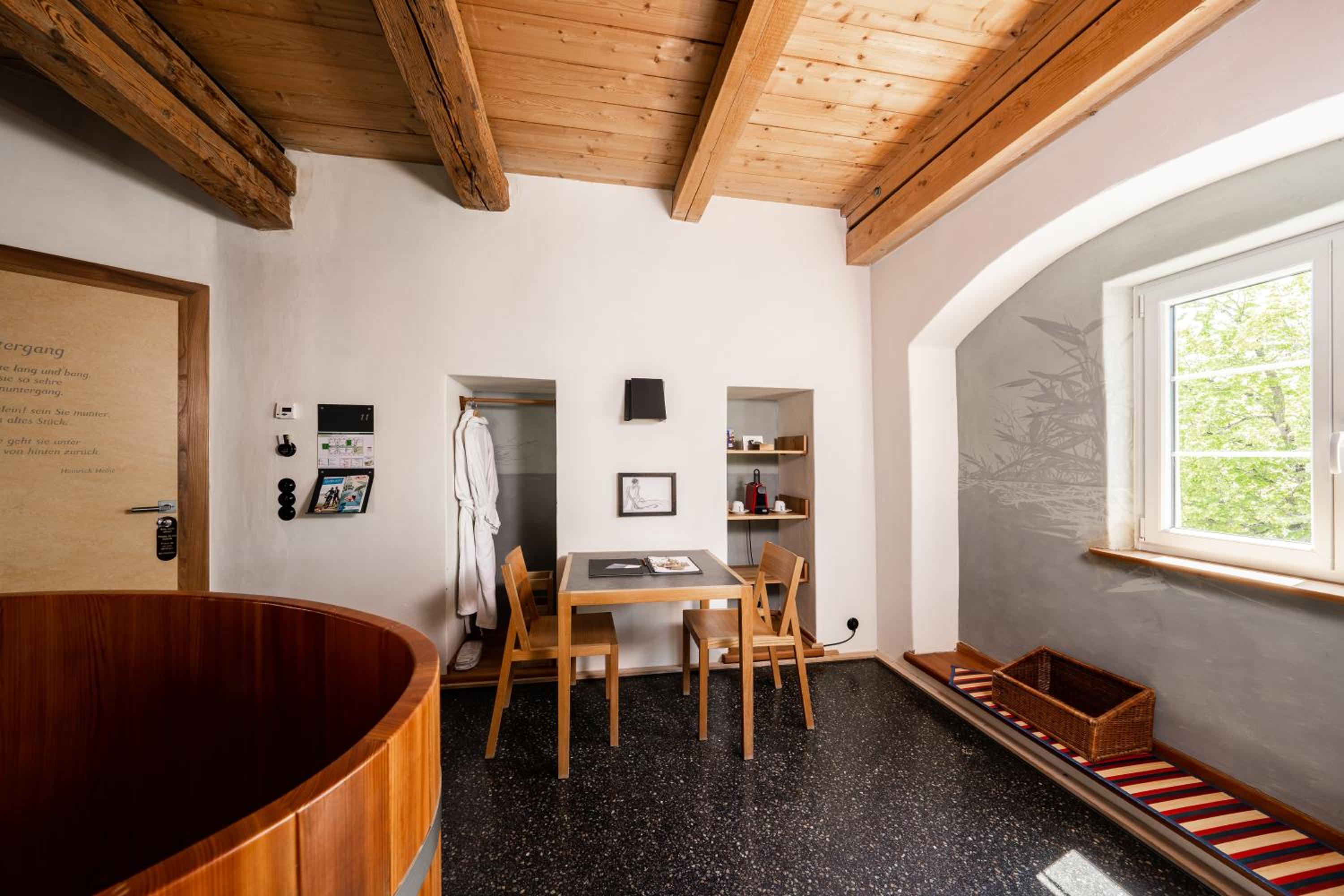 Deluxe Suite AMTSHOF with Lake View - Photo 7