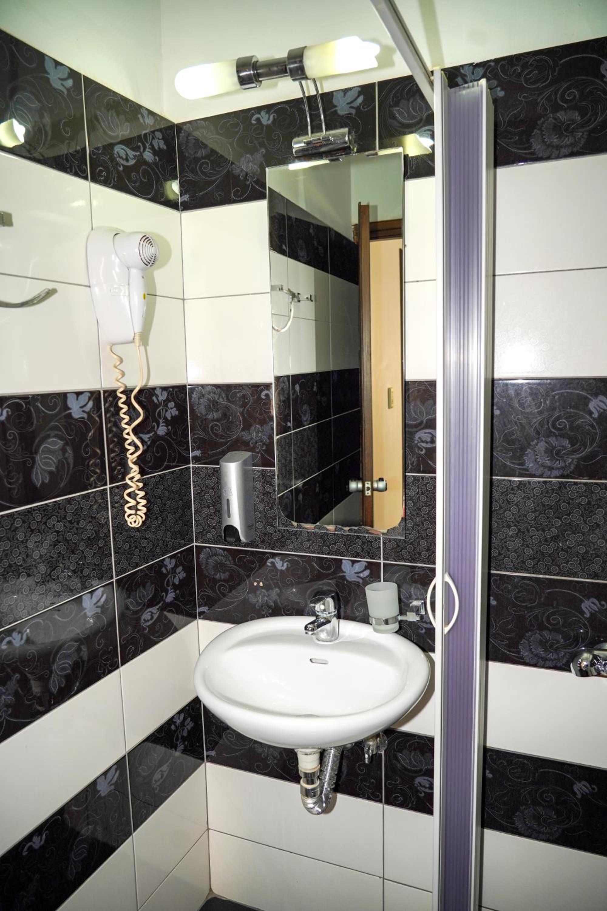 Double or Twin Room photo 3