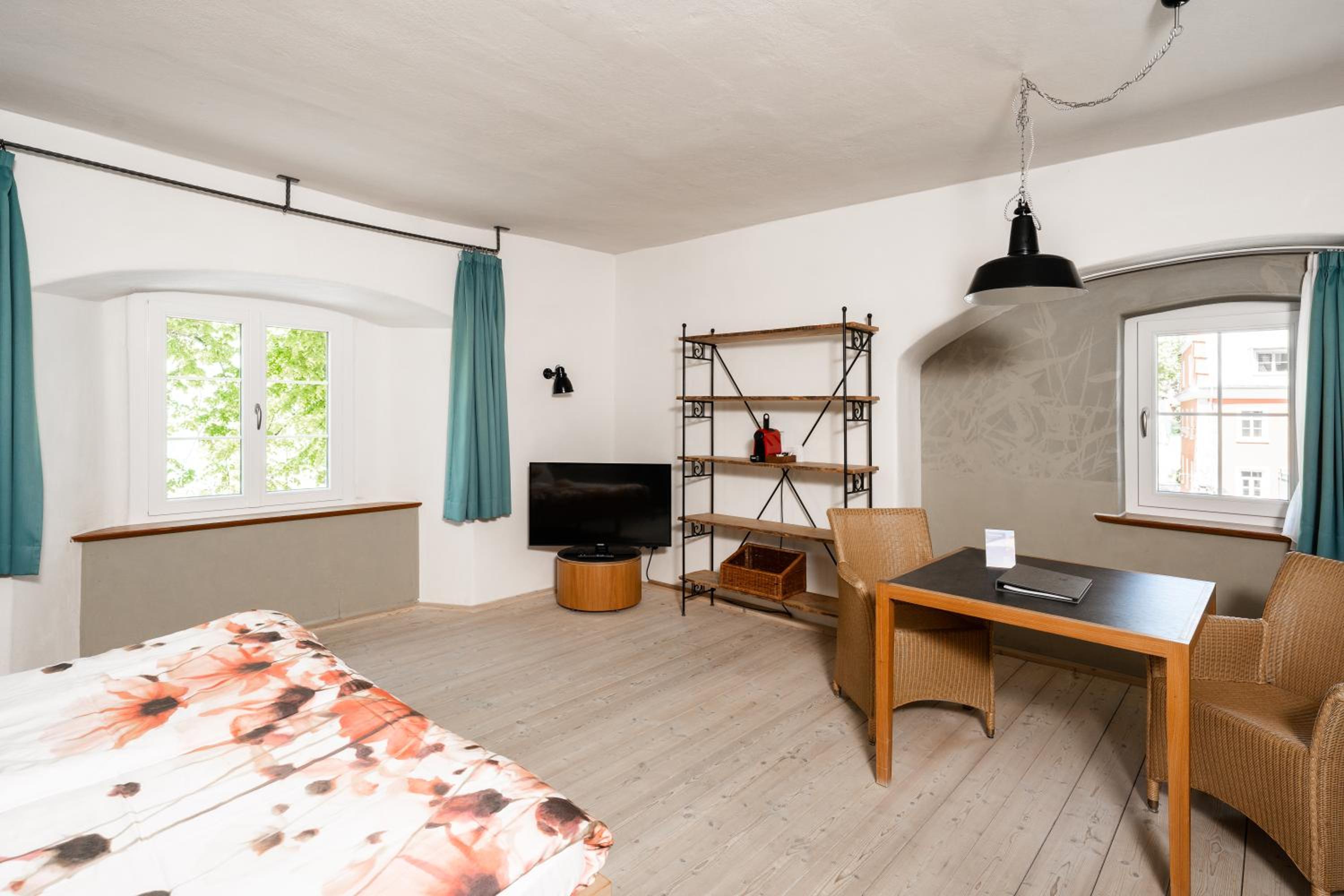 Junior Suite with Lake view - Disability Access  photo 2