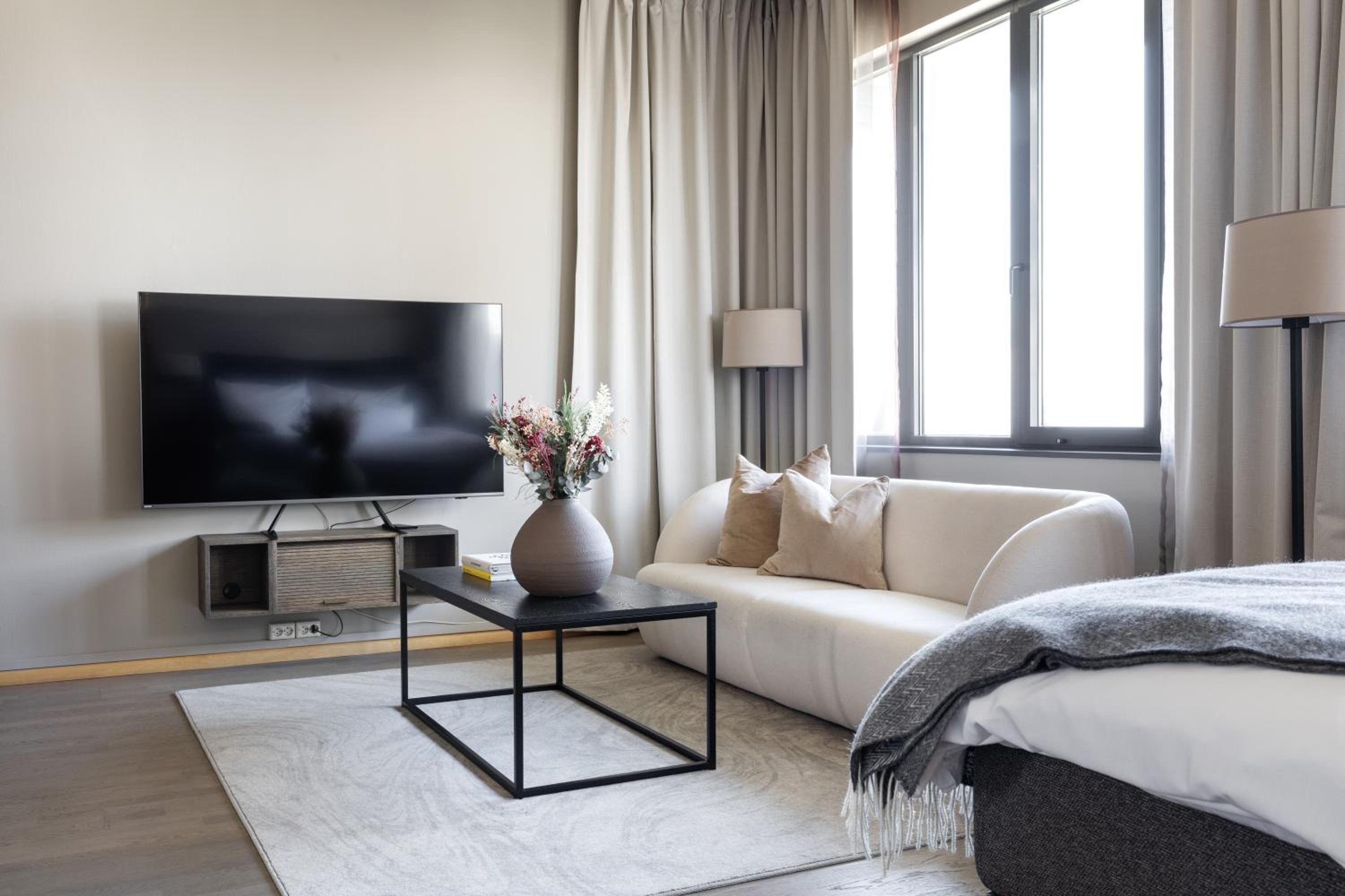 Suite - Photo 5