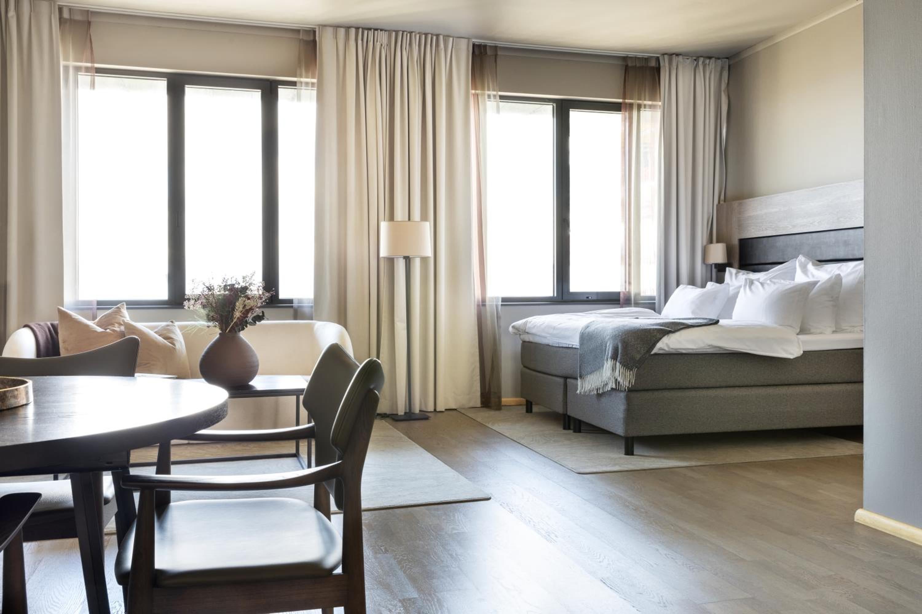 Suite - Photo 2