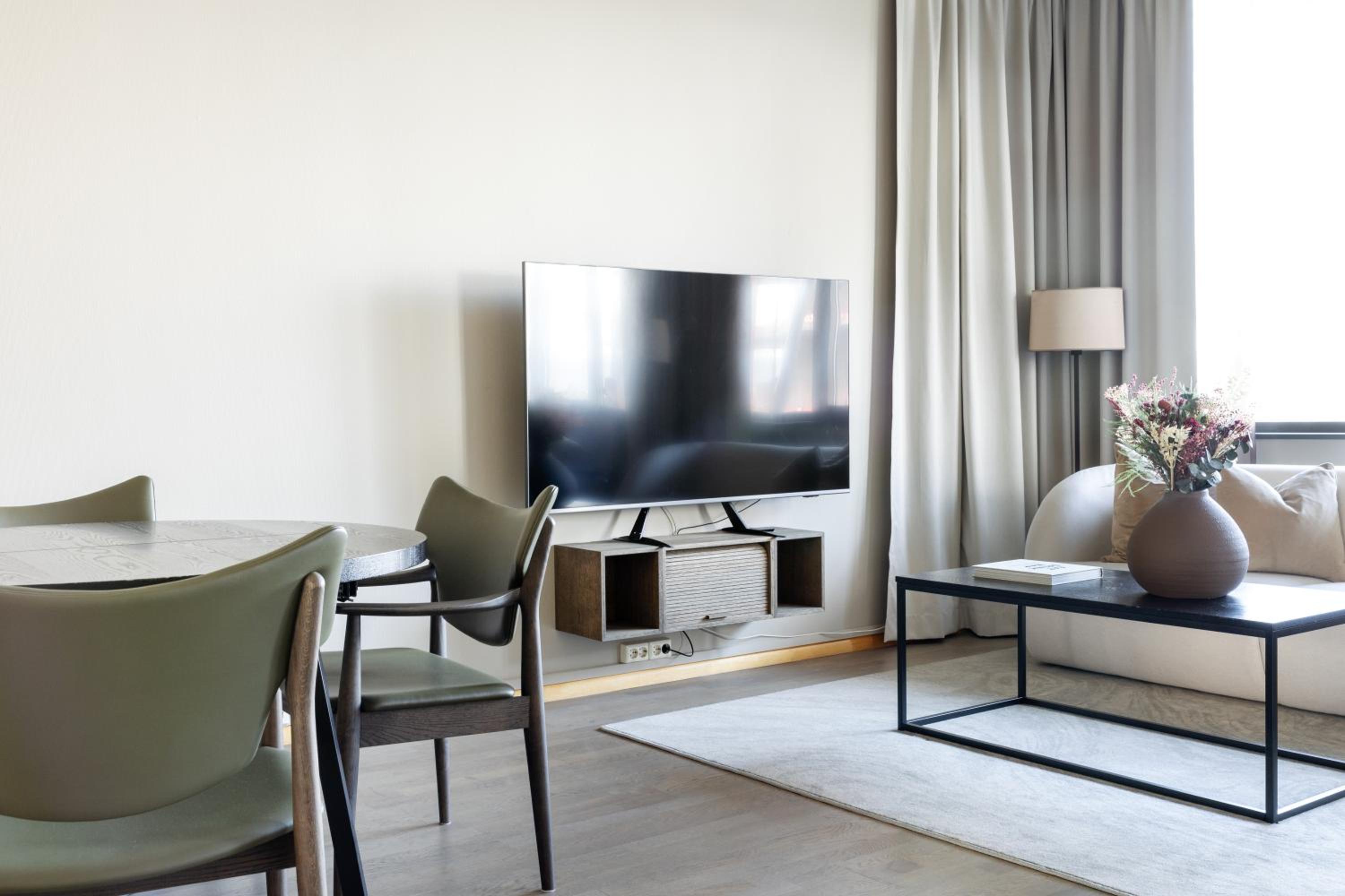 Suite - Photo 10