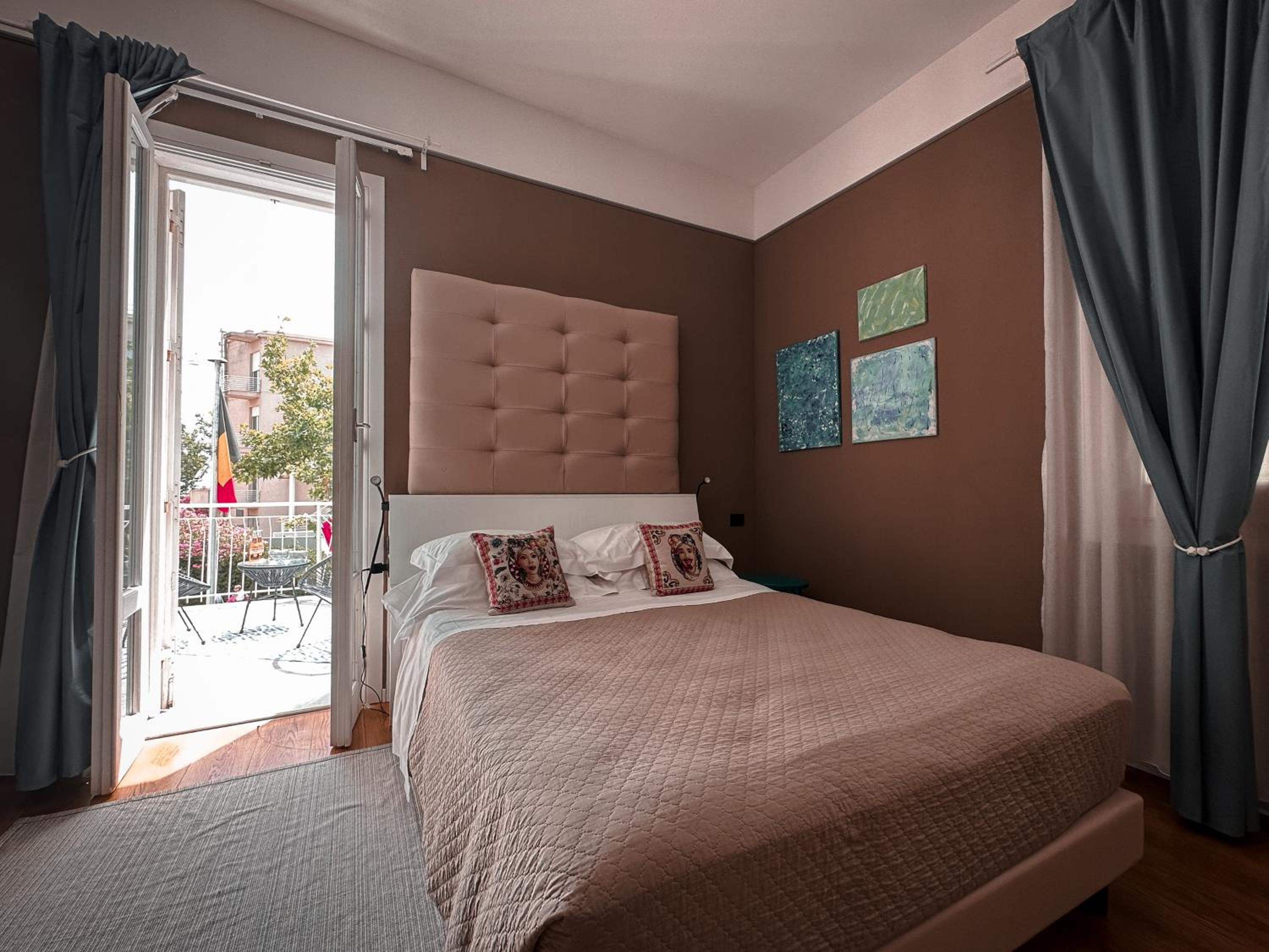 Deluxe Double Room with Balcony and Sea View - Photo 1