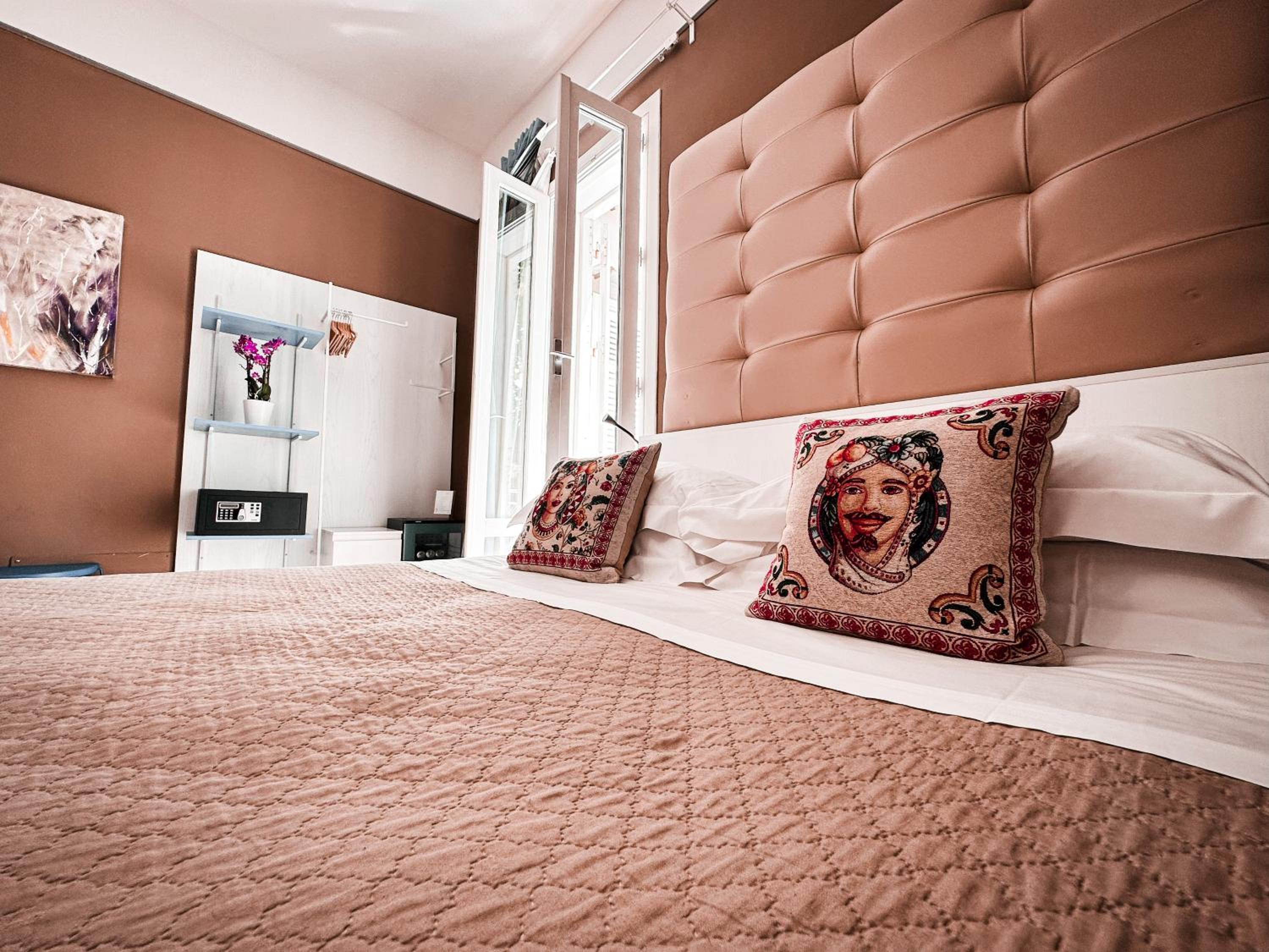 Deluxe Double Room with Balcony and Sea View - Photo 5