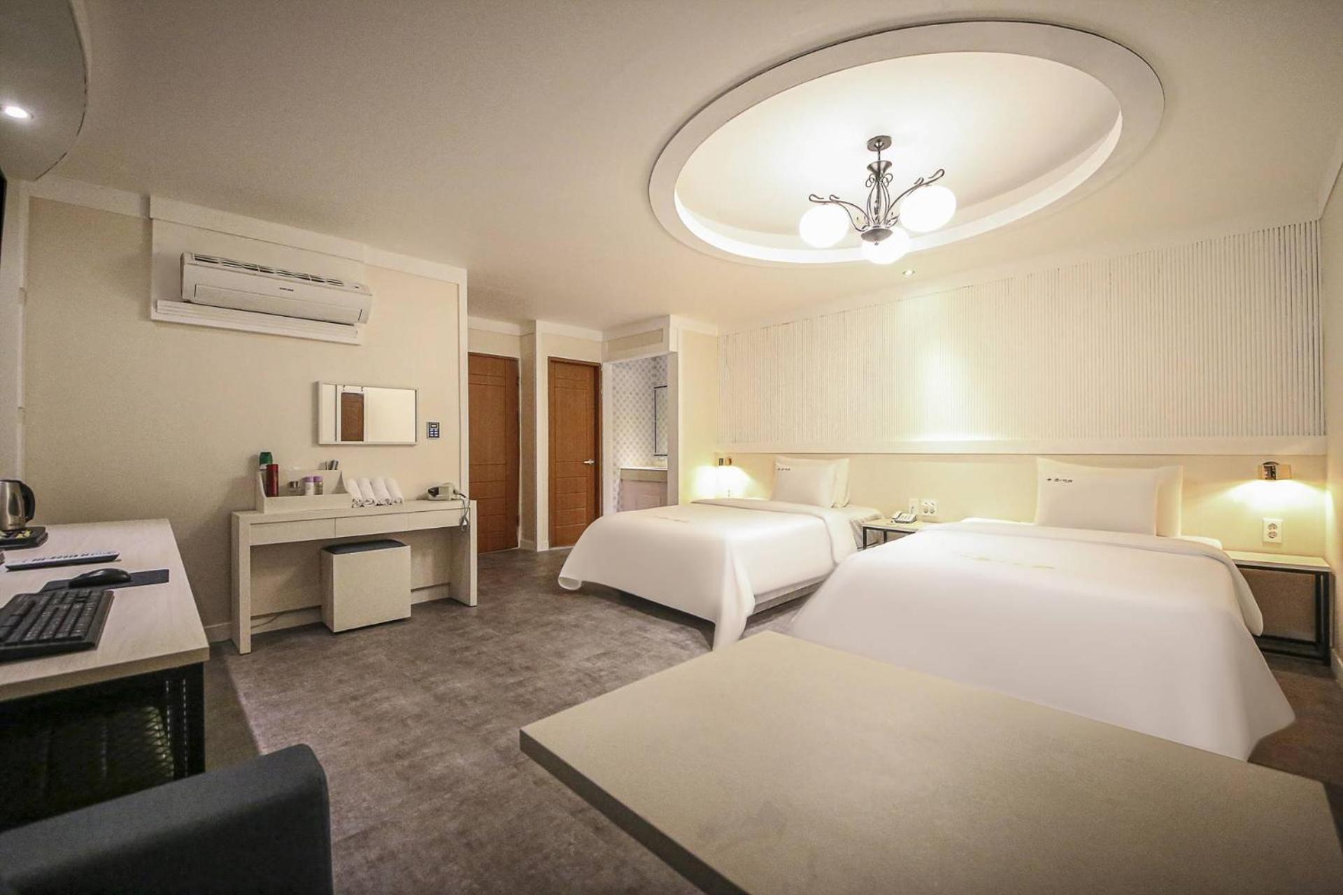 Deluxe Twin Room photo 2